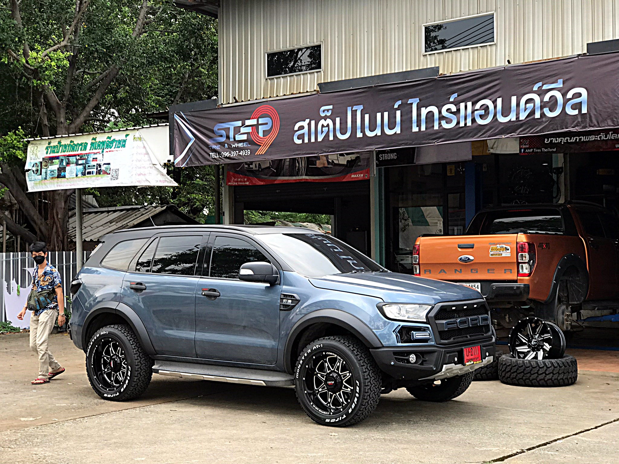 FORD EVEREST ล้อ COSMIS CROWN ผลงานจาก STEP9