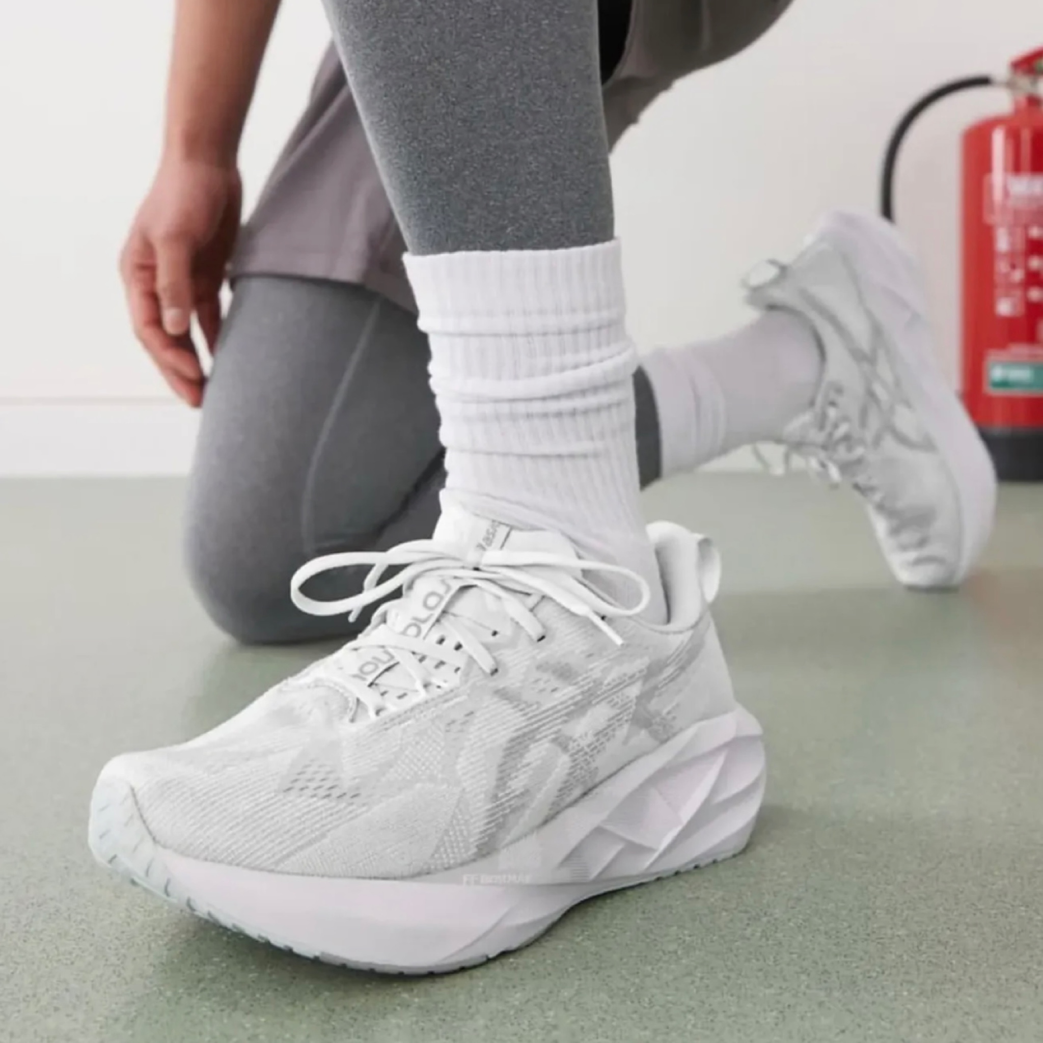 รองเท้าวิ่ง ASICS NovaBlast 5 ‘EXCLUSIVE’ (M9.5US)