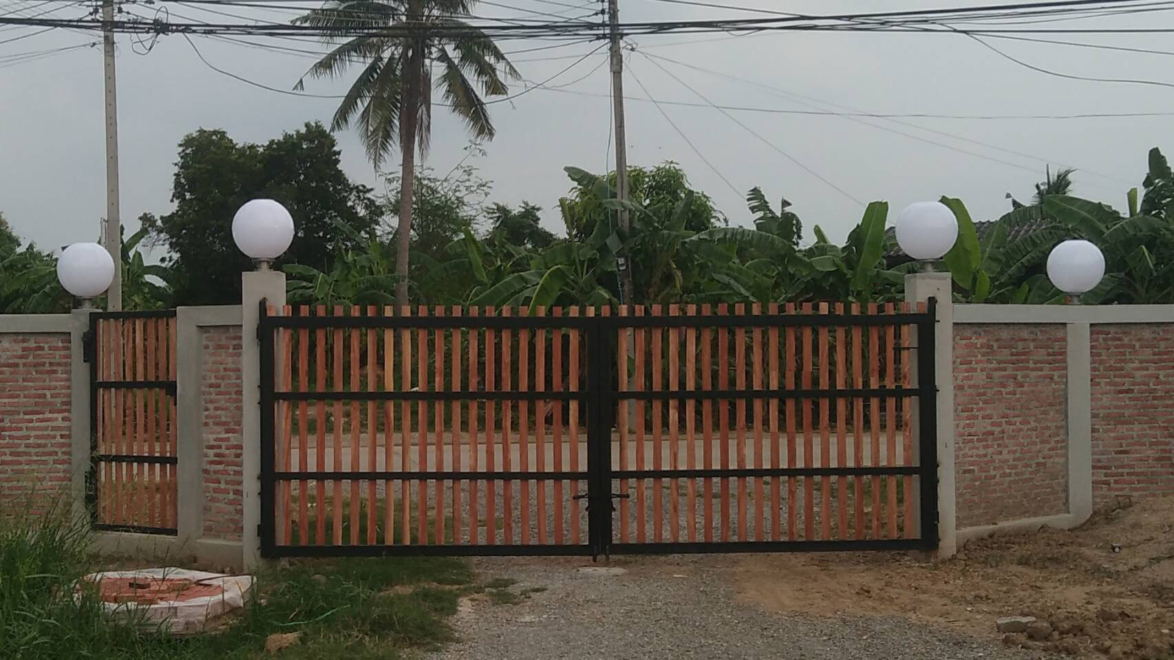 โคมไฟหัวเสา โซล่าเซลล์ ทรงกลม 40 cm. (เเสง ขาว , เหลืองวอมไวท์)