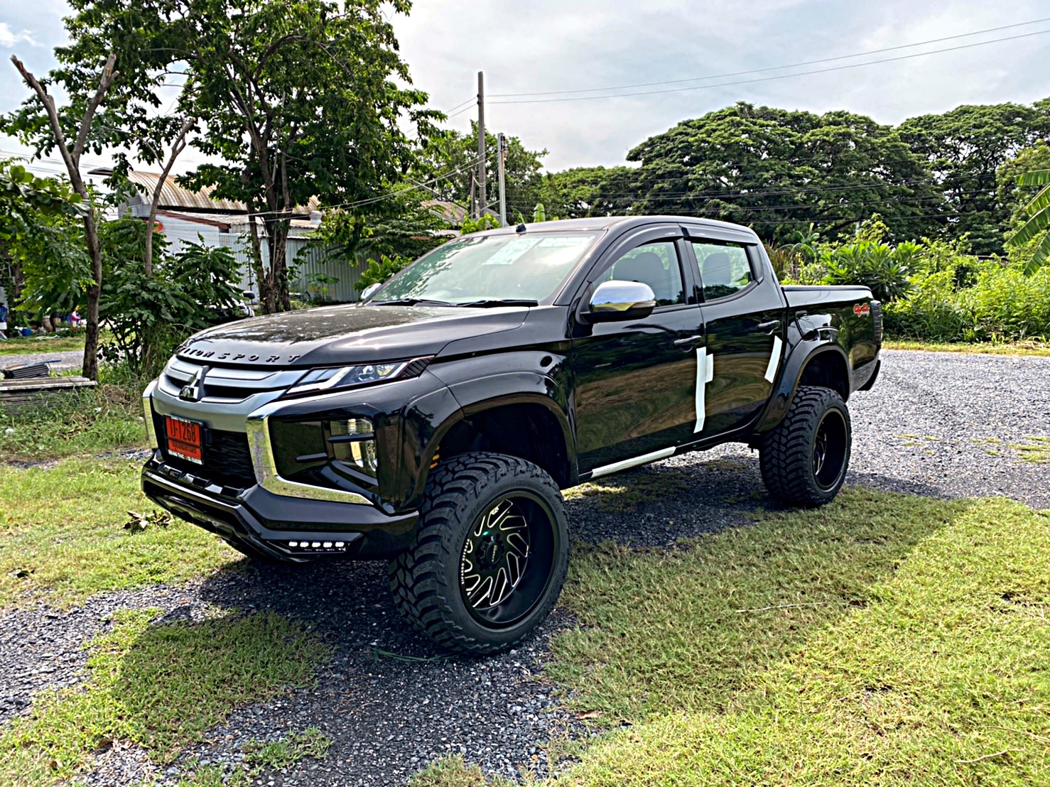 TRITON ป้ายแดงจัดทรงเมกาที่ STEP9