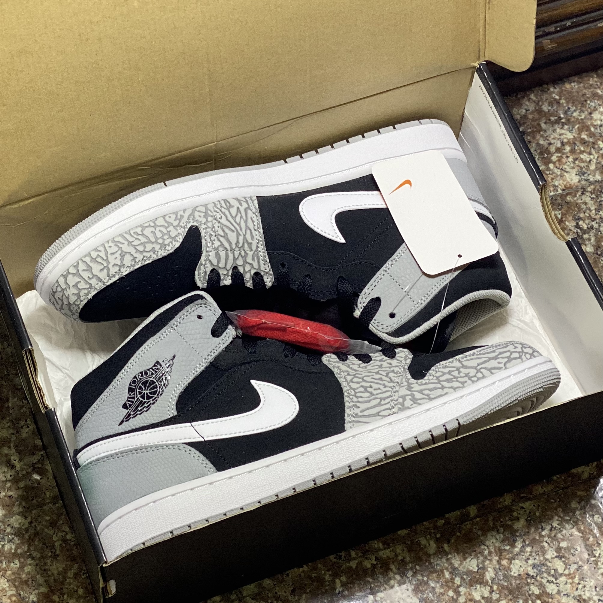 รองเท้า Nike Air Jordan 1 Mid SE ‘Elephant Toe’ (M11US)