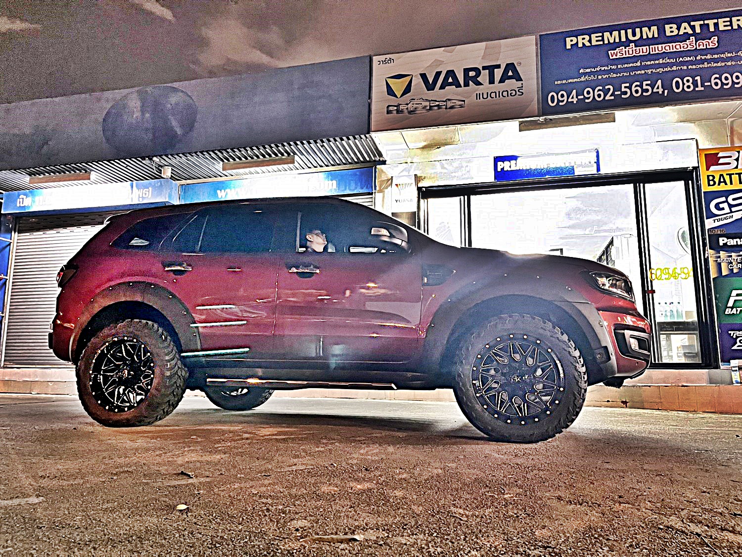 FORD EVEREST แบบไม่ยก โคตรเต็ม