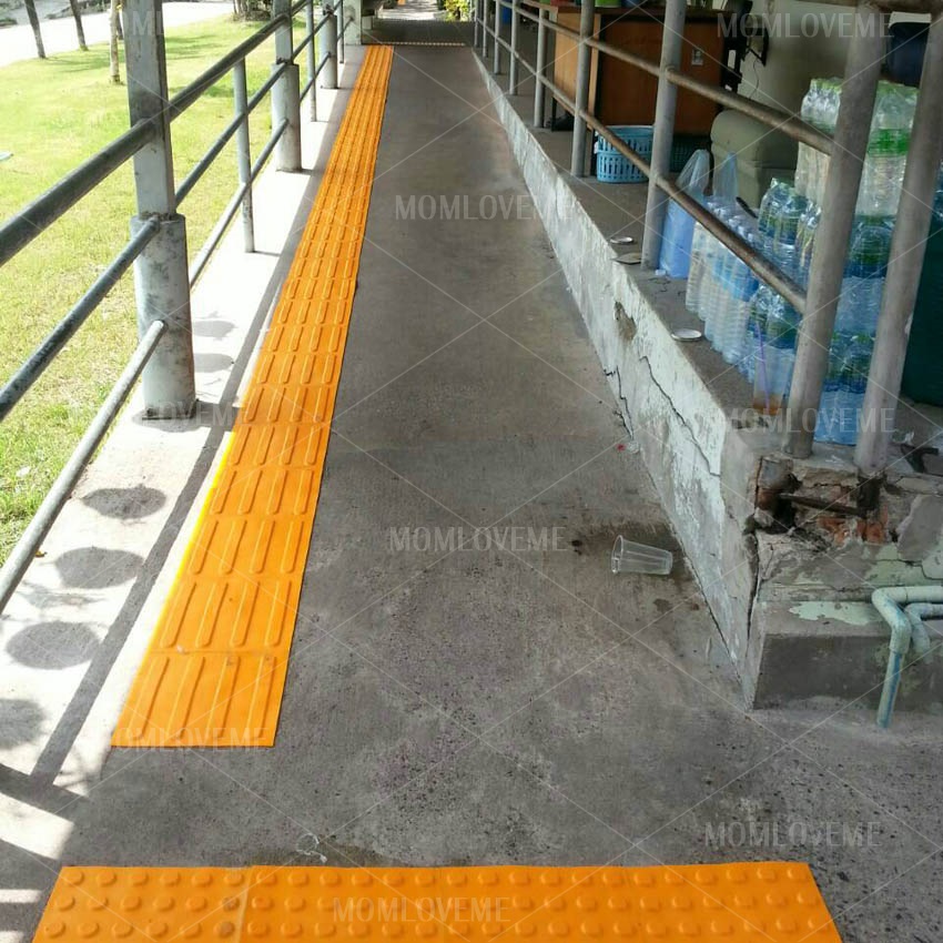 กระเบื้องยาง นำทางคนตาบอด ลายยาว สีเหลือง 1000แผ่น/ราคาต่อแผ่น100บาท (กรุณาดูราคาต่อจำนวนการสั่งน๊ะค่ะ)(กรุณารอร้านยืนยันการสั่งทางเมล์)