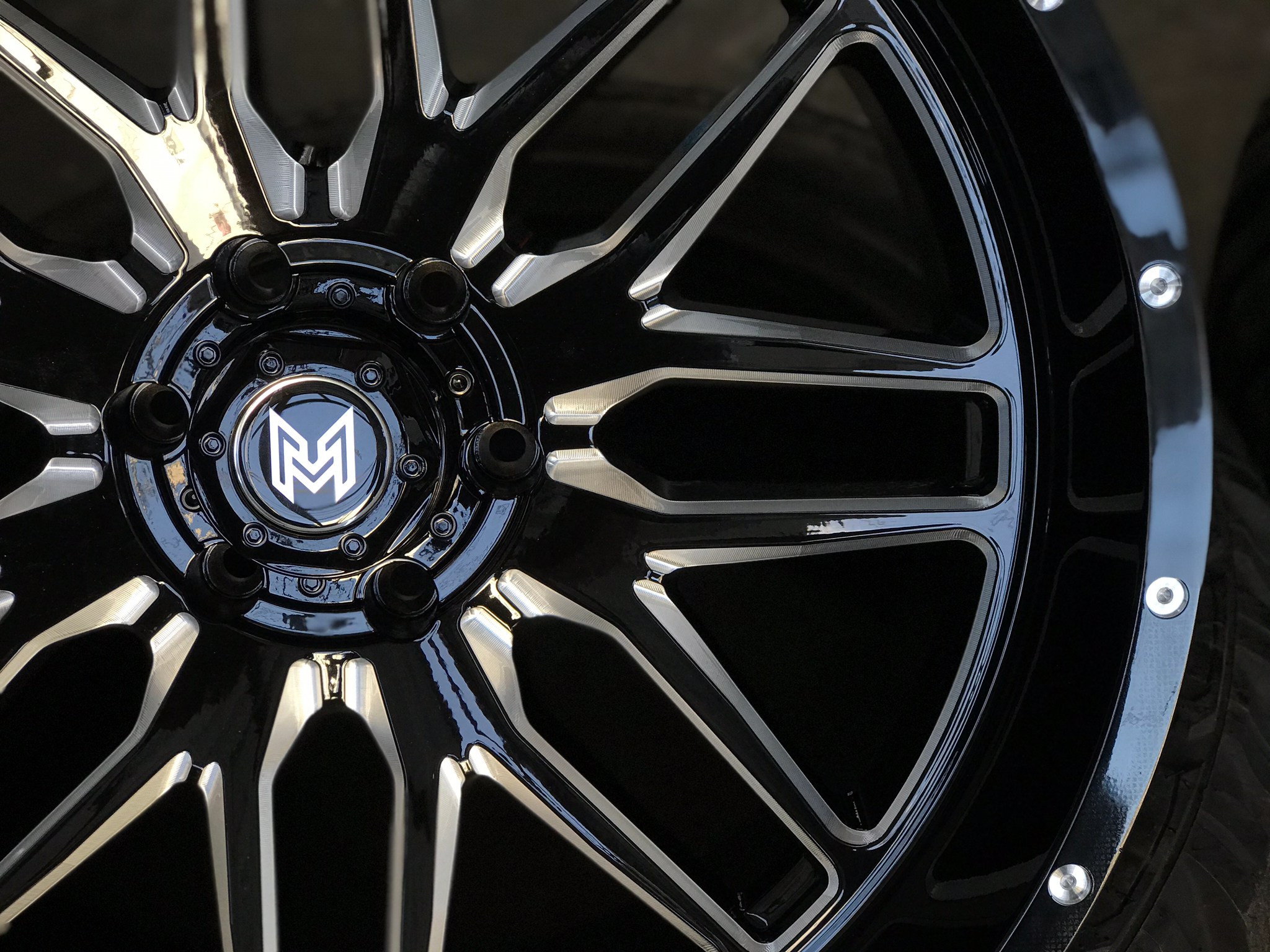 MAGNETIC 22x12 ET-44 CROSSWIND MT 33/12.5R22