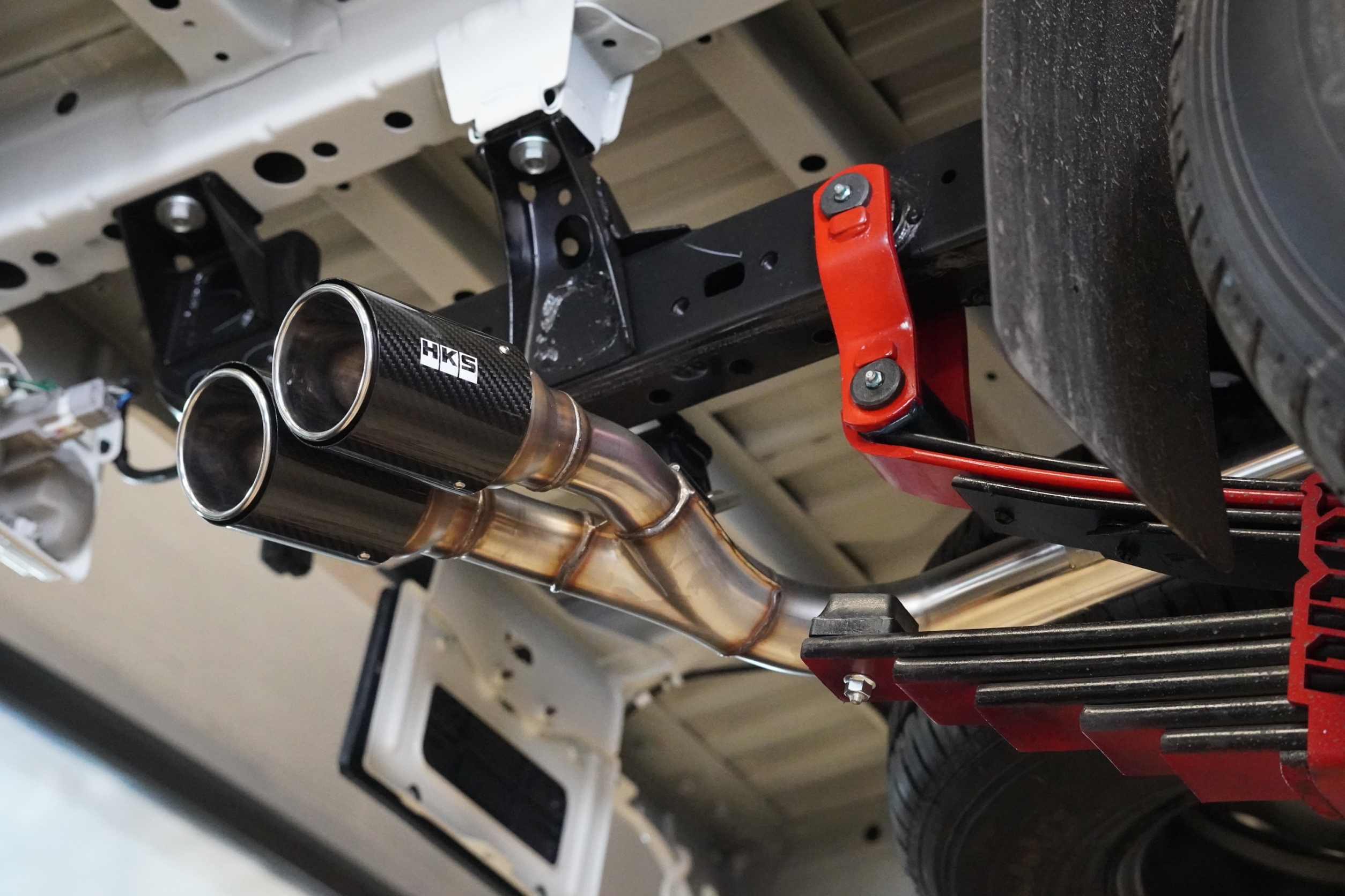 ท่อ HKS ใส่ HILUX CHAMP ท่อคู่ออกข้าง ของแท้ที่ STEP9