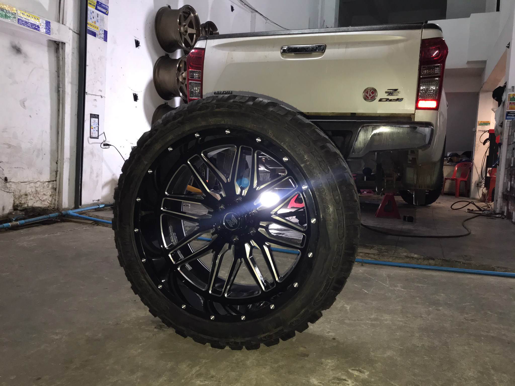 MAGNETIC 22x12 ET-44 CROSSWIND MT 33/12.5R22