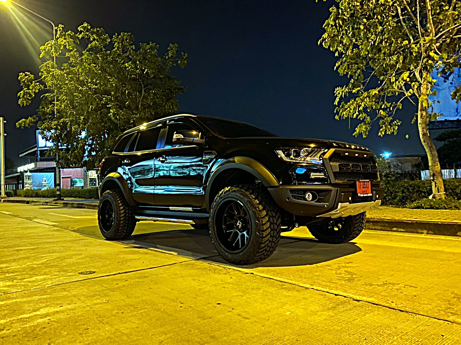 FORD EVEREST ทรงเมกา ล้อ HOSTILE H120 โคตรหล่อ