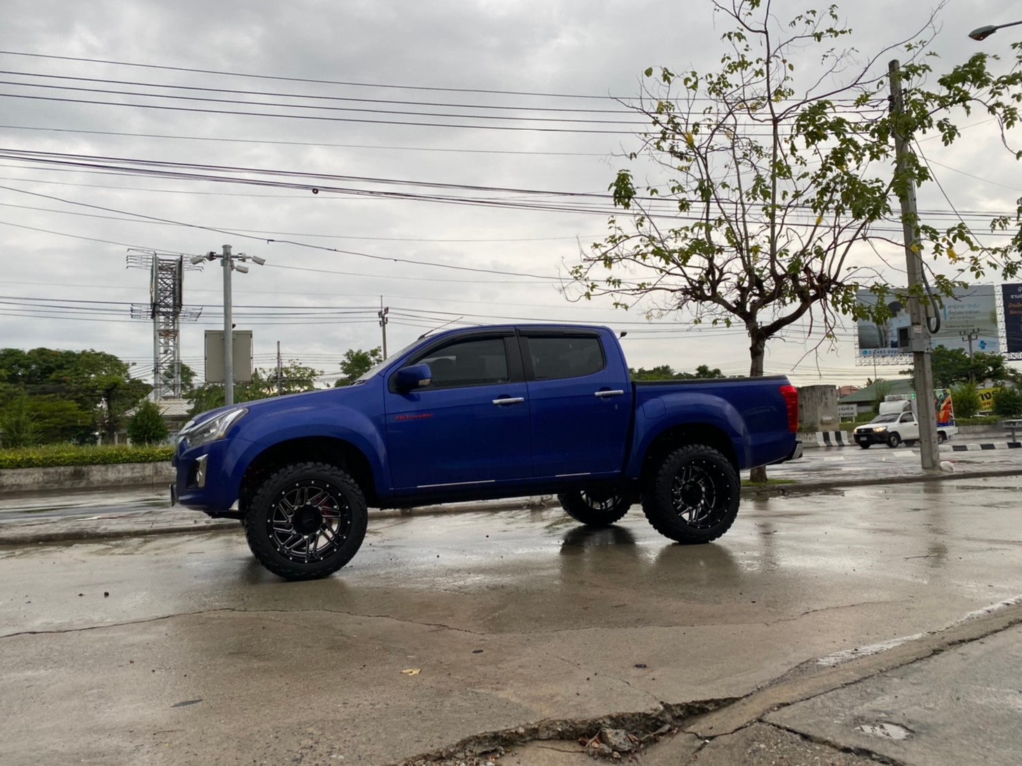 D-MAX มาจากสุพรรณบุรี จัดทรงเมกาที่ STEP9