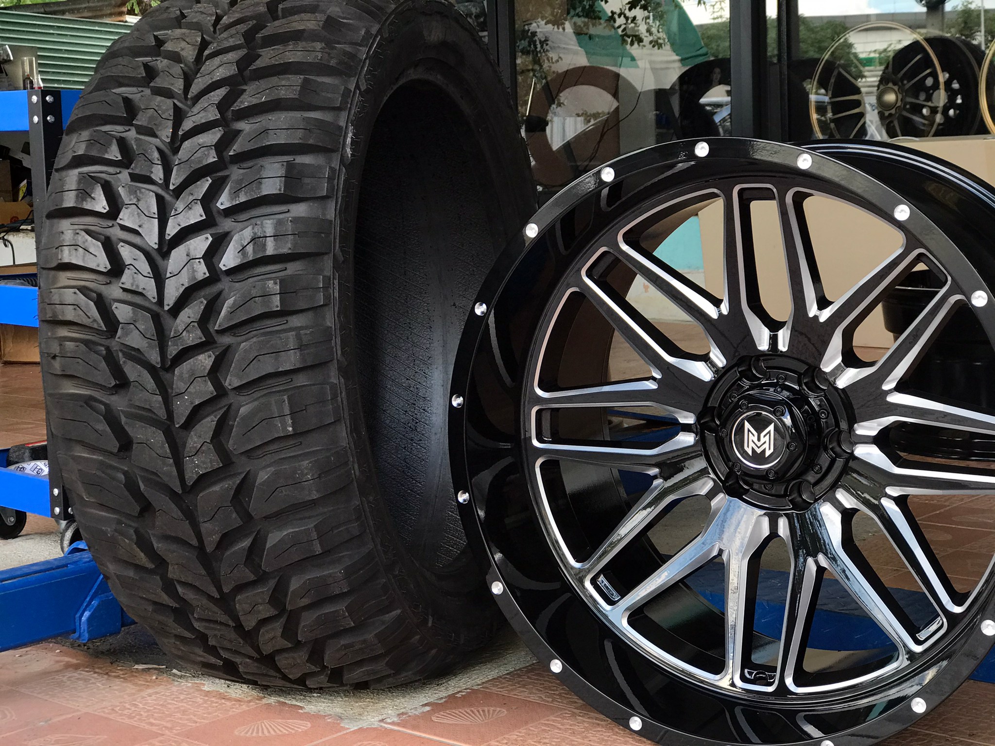 MAGNETIC 22x12 ET-44 CROSSWIND MT 33/12.5R22