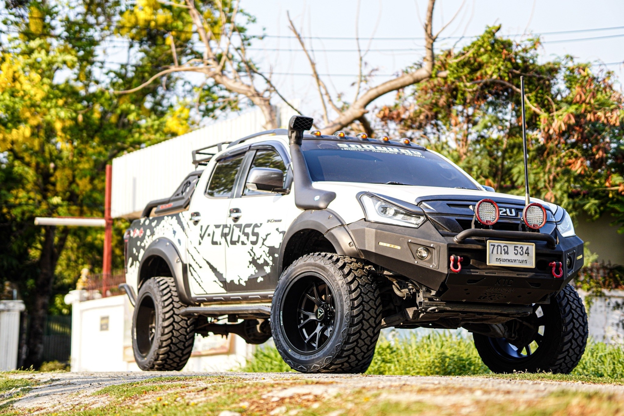ชุดเเต่ง ISUZU D-MAX V-CROSS ราคาถูกที่ STEP9
