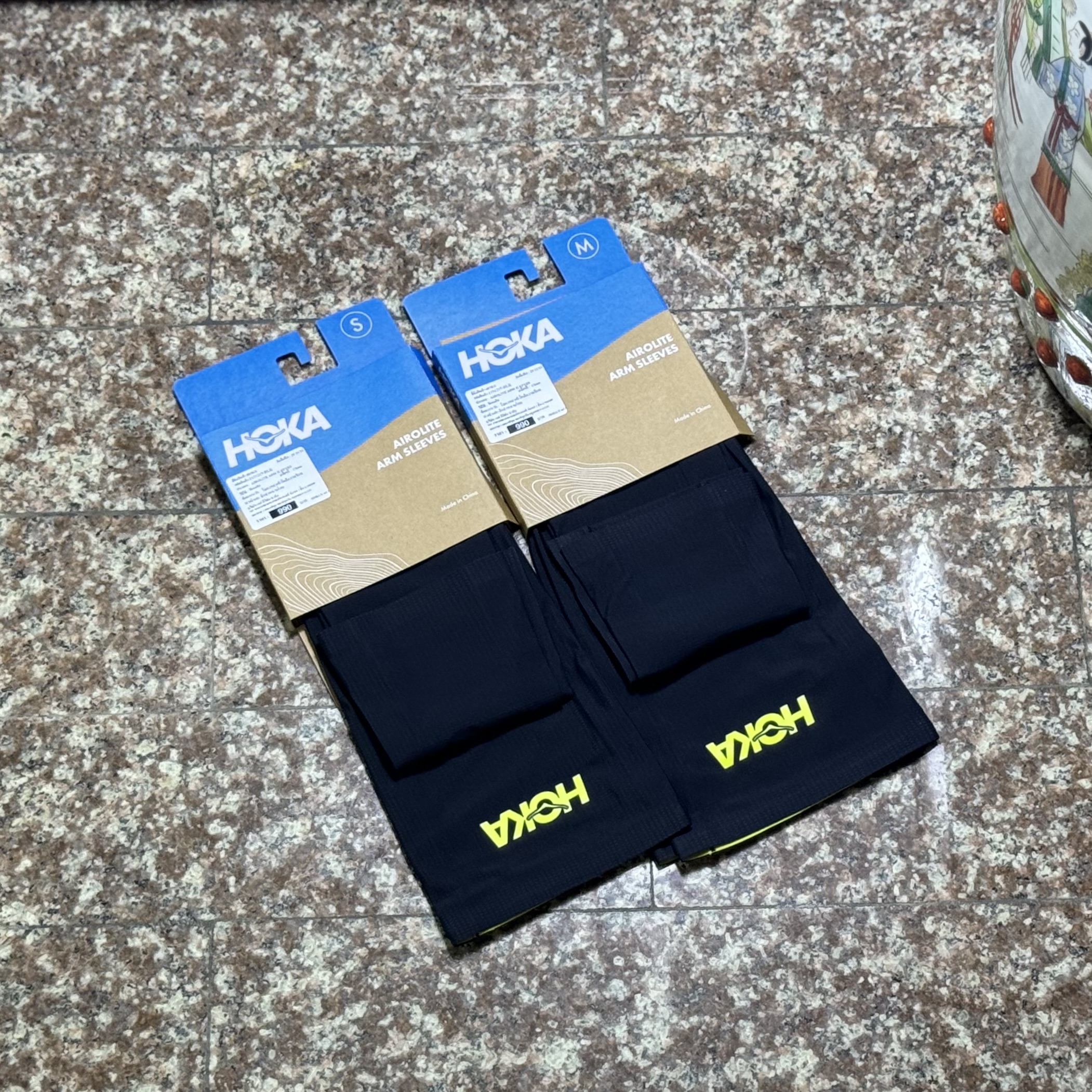ปลอกแขน HOKA Airolite Running Sleeves ‘BLACK’ (L)