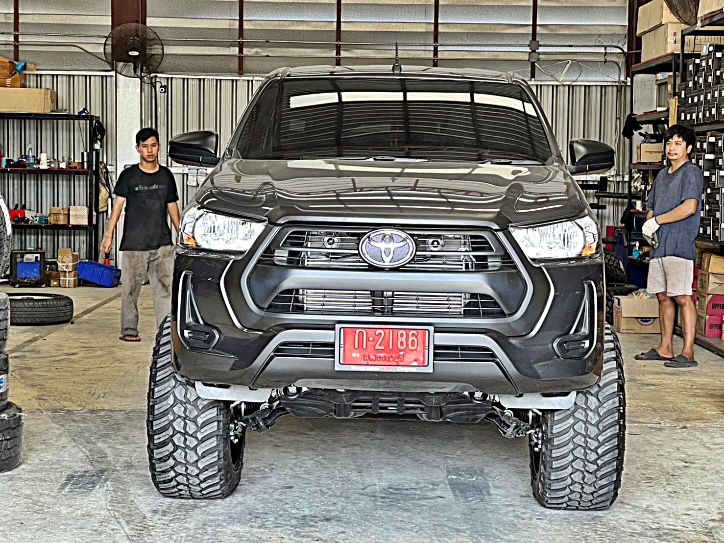 #TOYOTA_REVO_หัวเดียว จองคิวมาจากสุพรรณบุรี ทำทรงเมกาที่STEP9