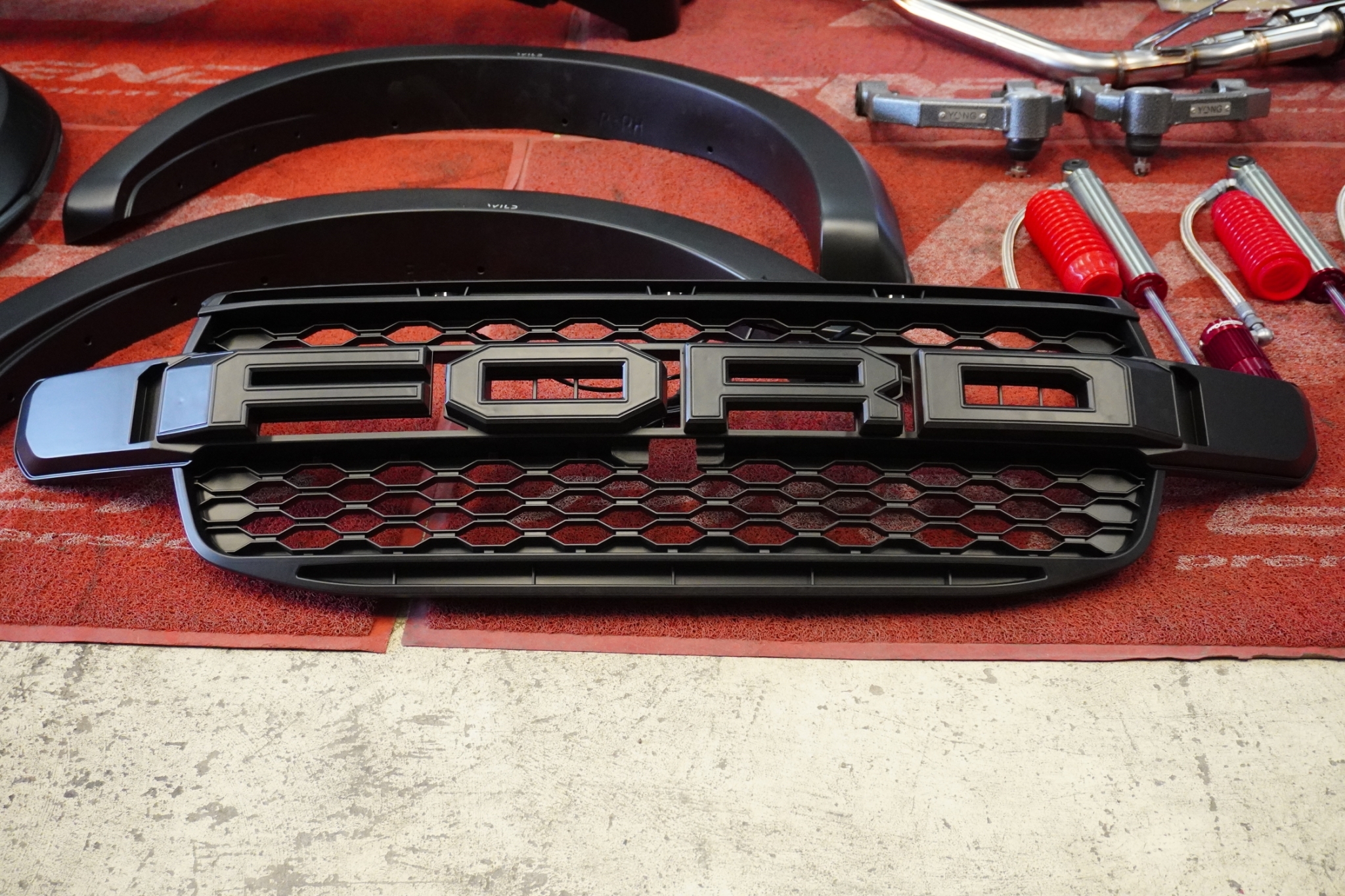 FORD RANGER NEXTGEN จองคิวมาจาก ชุมพร แต่งทรงเมกาที่ STEP9