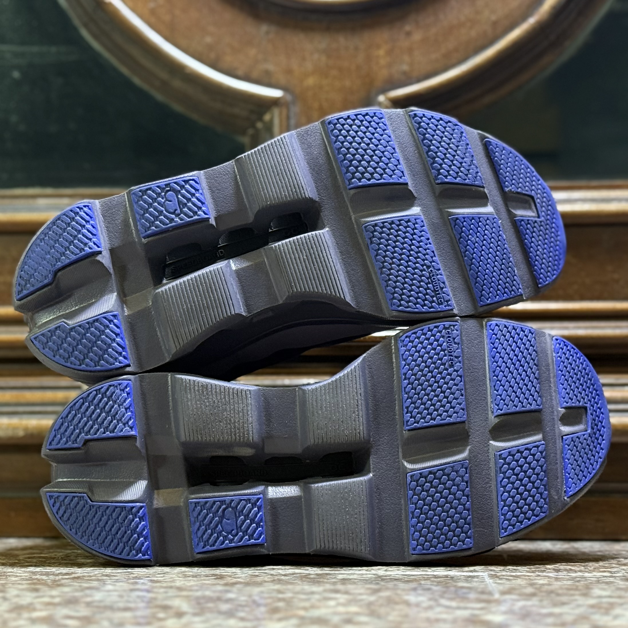 รองเท้าวิ่ง On CloudMonster ‘Magnet/Shark’ #มือ2 (W8.5US) Women