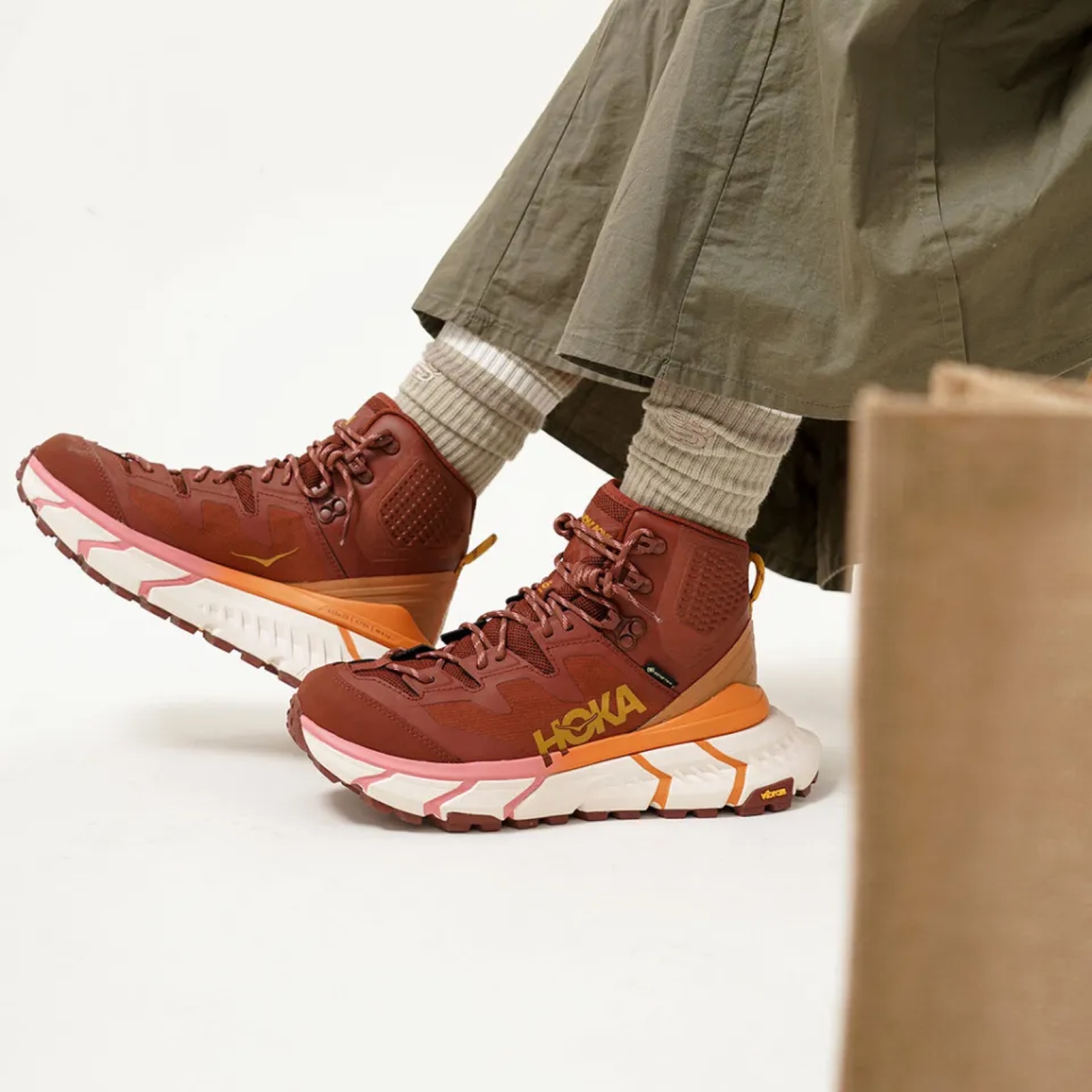 รองเท้าเดินป่า HOKA TenNine Hike GTX Women (W9US)