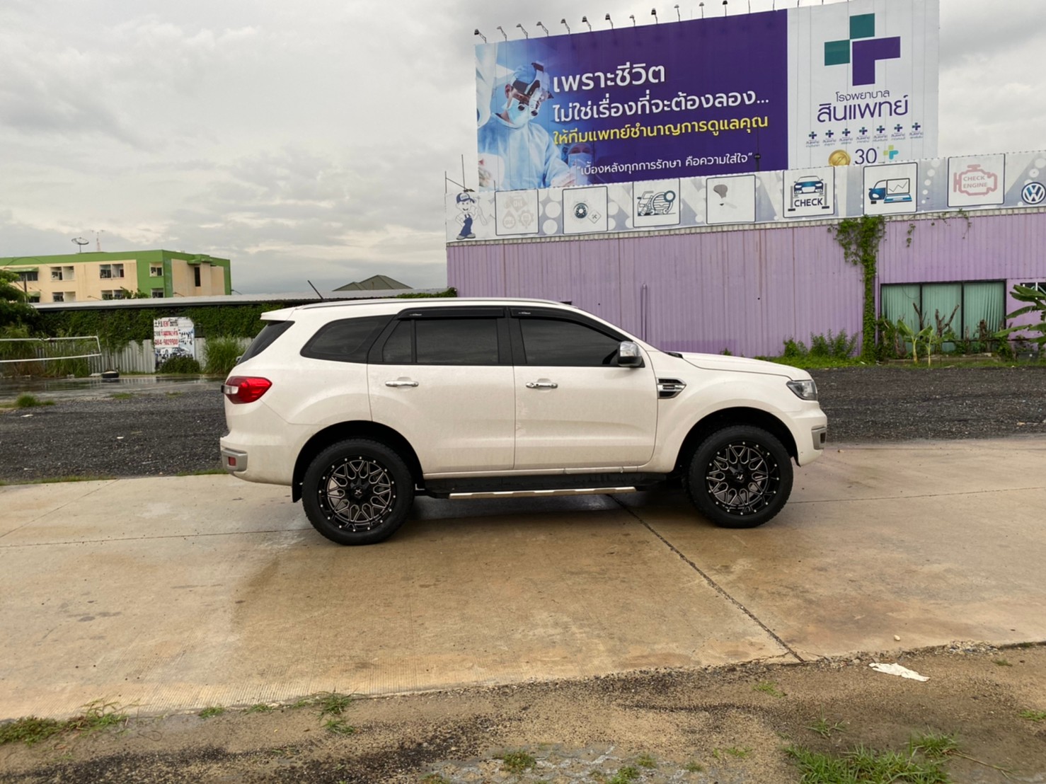 FORD EVEREST แบบไม่ยก