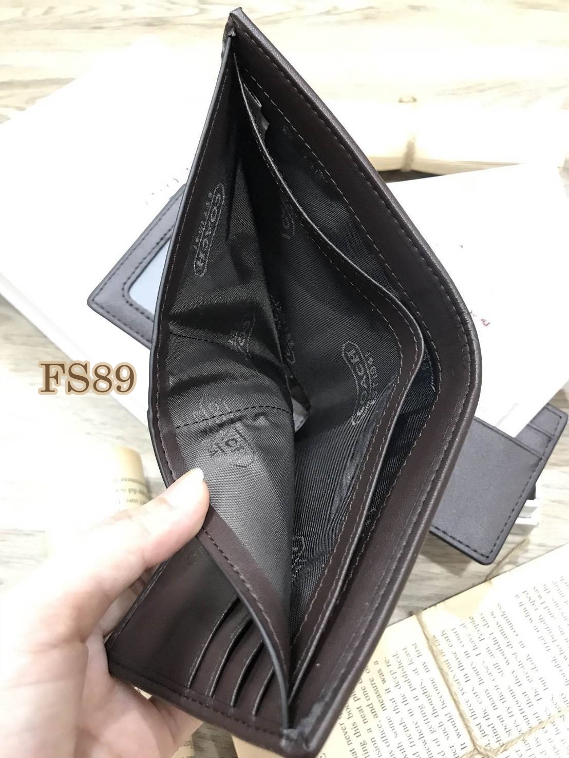 กระเป๋าสตางค์ พร้อม กระเป๋าใส่บัตร