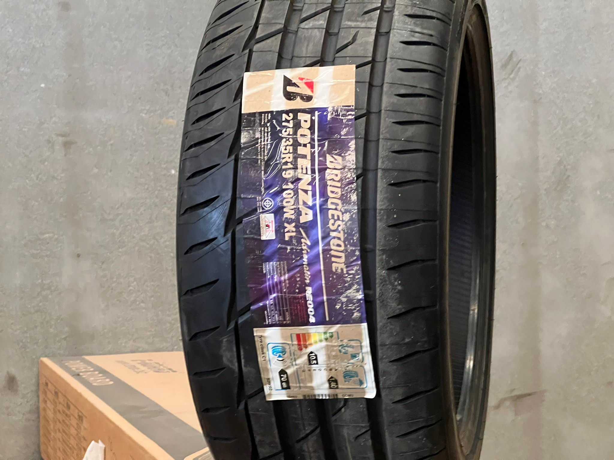 ยาง BRIDGESTONE 275/35-19 RE004 ปี22 ราคาถูกที่ STEP9