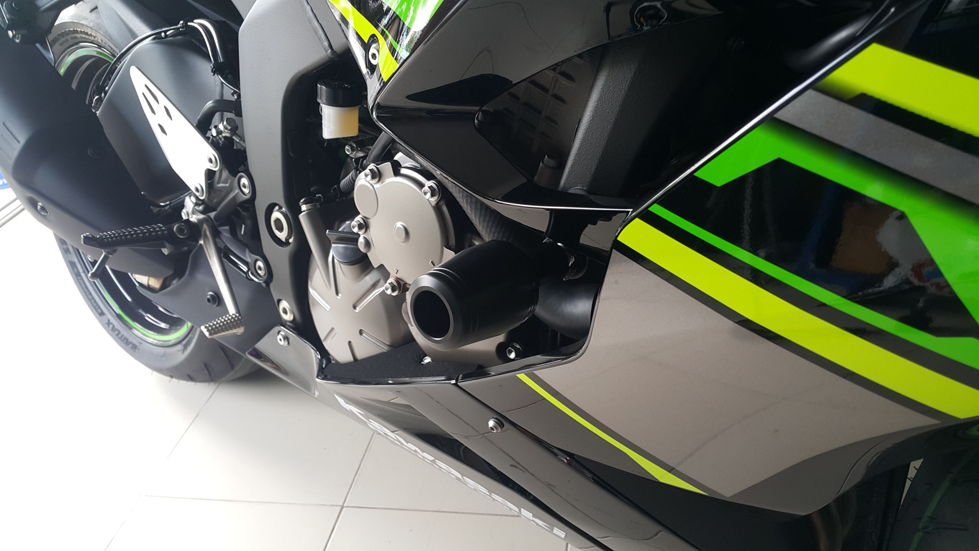 กันล้มข้าง ZX6R แบร์นMothracing สีดำ