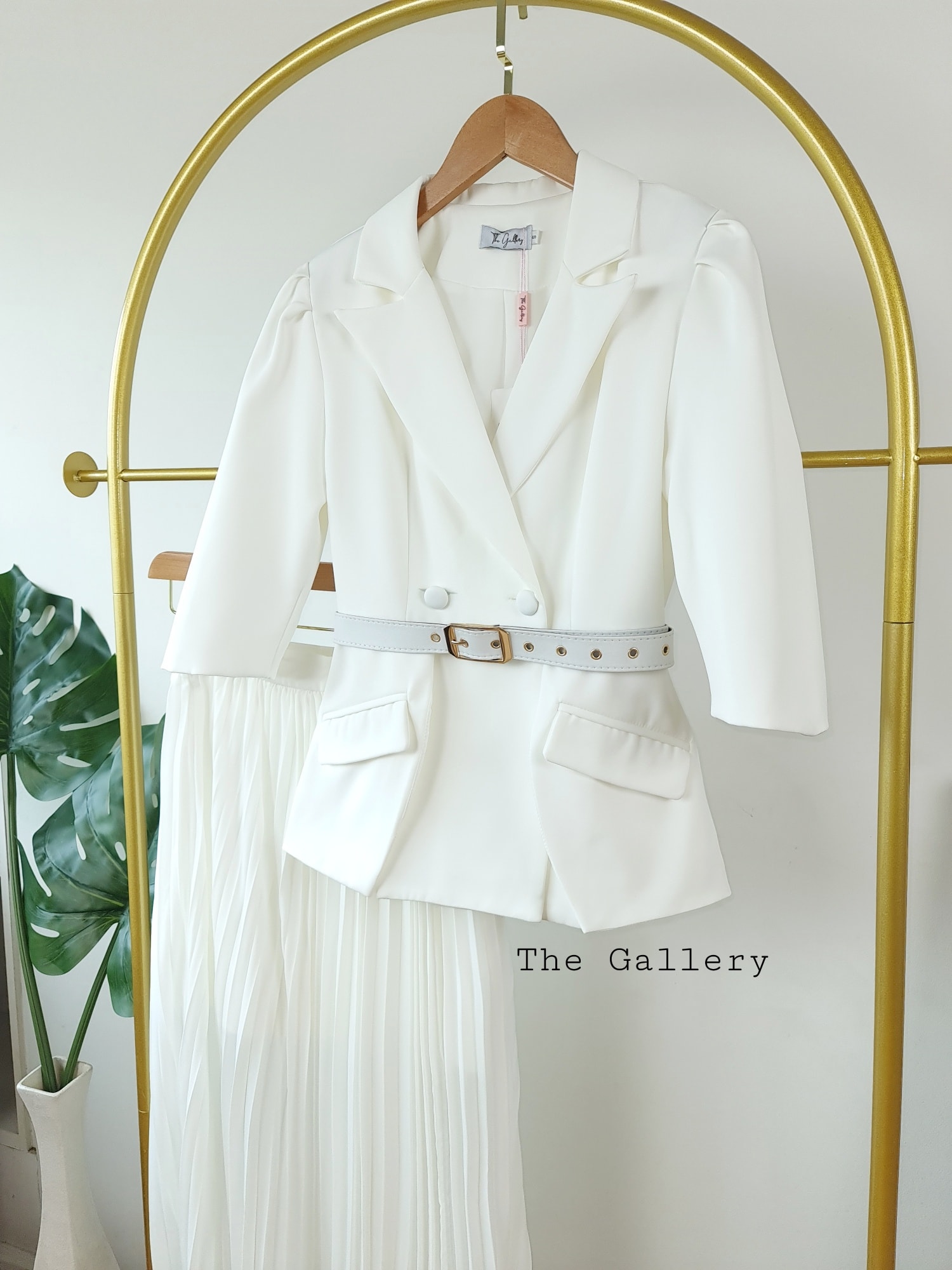 ชุดเซ็ตเสื้อสูทและกระโปรงอัดพลีตพร้อมเข็มขัดในตัว จะออกงานหรือจะแมตซ์ชุดไปทำงาน /ไปเที่ยวต่างประเทศก็ครีเอตลุคสวย