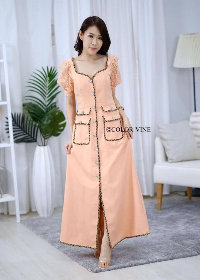 Maxi Dress แขนตุ๊กตาน่ารักกกกก ผ้าทอ ด้านหน้าแต่งดีเทลกระดุมคริสตัลน่ารักมาก ๆ กระดุมด้านหน้ากระดุมหลอก มีซิปด้านหลัง ผ้าหนาเนื้อดีเหมาะสมทุกงานทุกโอกาส รับประกันคุณภาพ