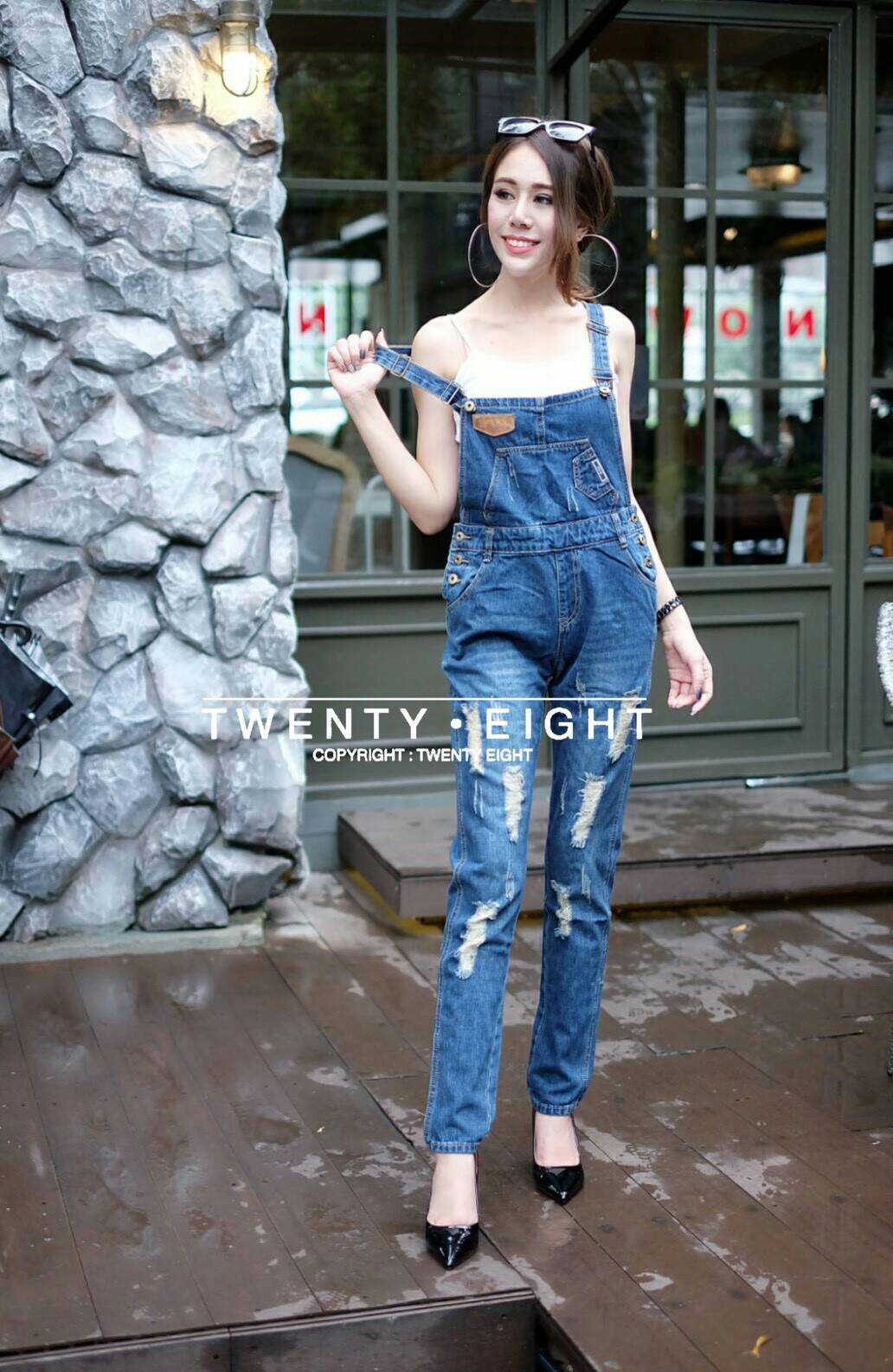 เอี๊ยมยีนส์ขายาว แต่งขาดเท่ห์ๆ