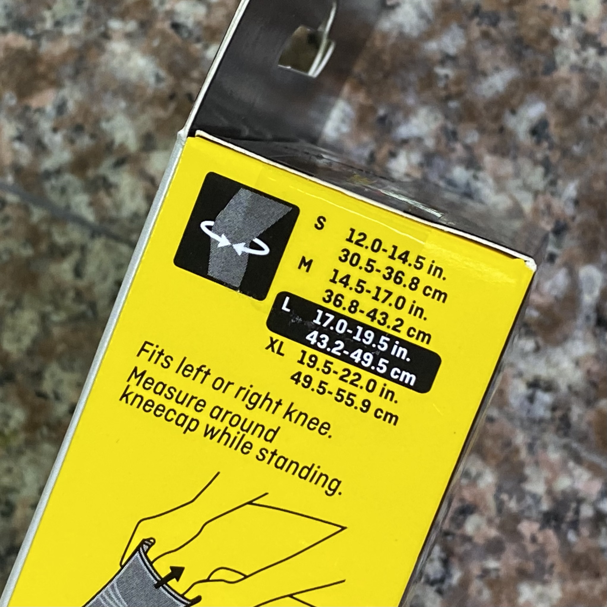 ซัพพอร์ตเข่า Futuro Knee Supporter (M)