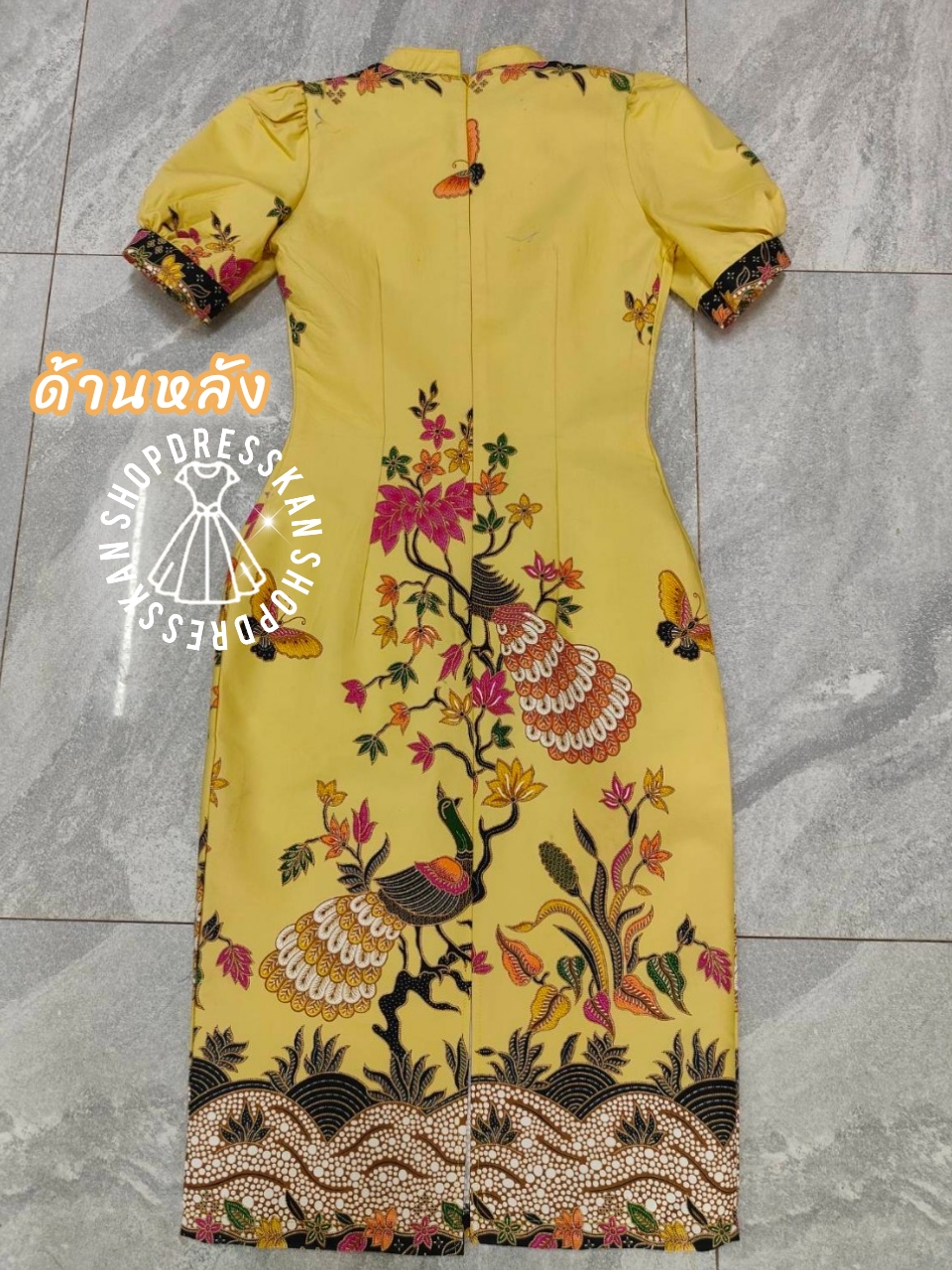 ✔️พร้อมส่ง : [ S-M-L-XL-2XL-3XL] :: ชุดเดรสผ้าปาเต๊ะเนื้อดี คอจีนแต่งกระดุม แขนตุ๊กตา ทรงเข้ารูปสวย ซิปซ่อนหลัง งานอัดกาวทั้งชุด ผ้าซับน้ำได้ดี ใส่สบายไม่ร้อน