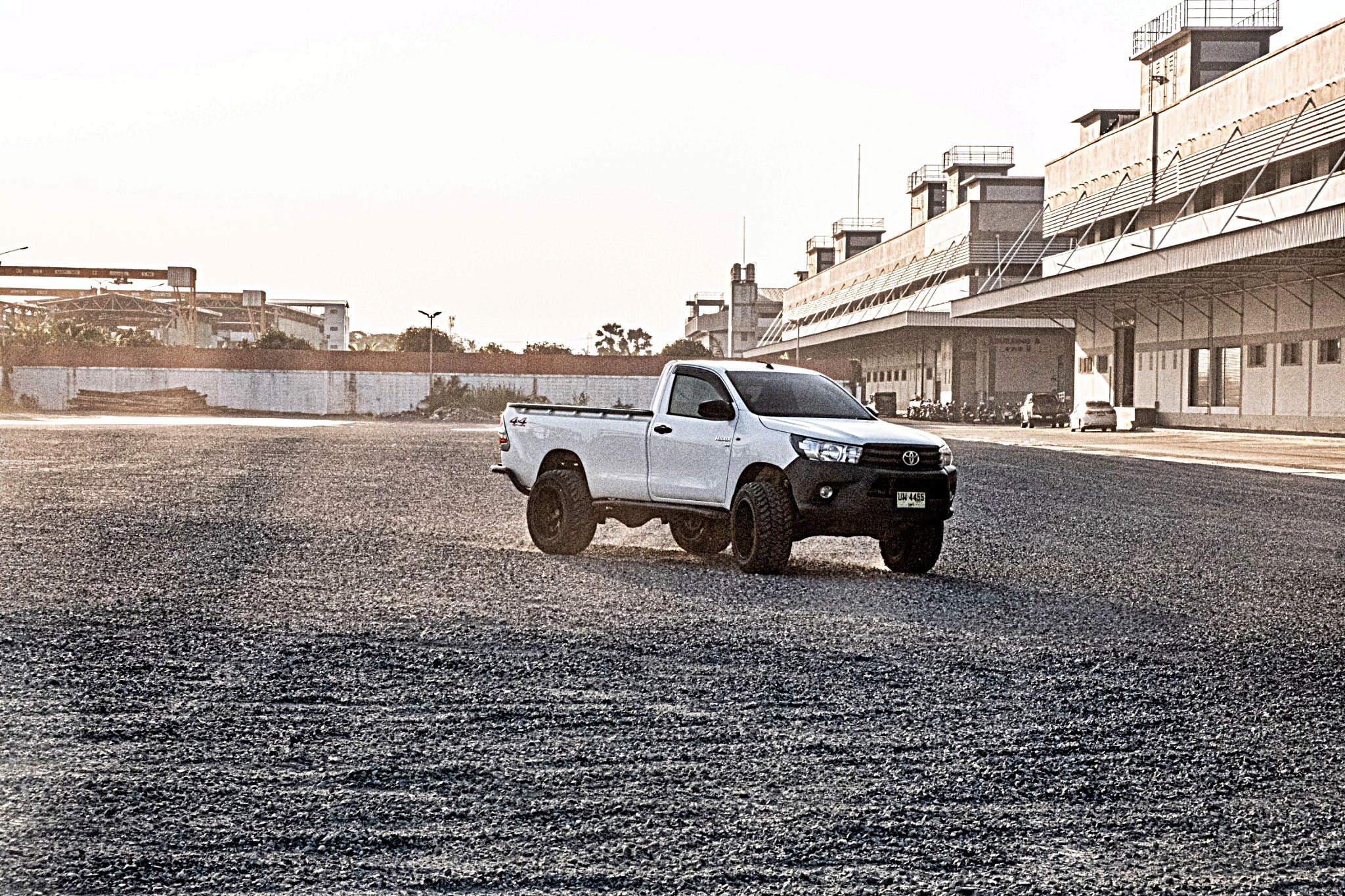 REVO หัวเดียว จองคิวจากแพร่ ทำทรงเมกาที่ STEP9