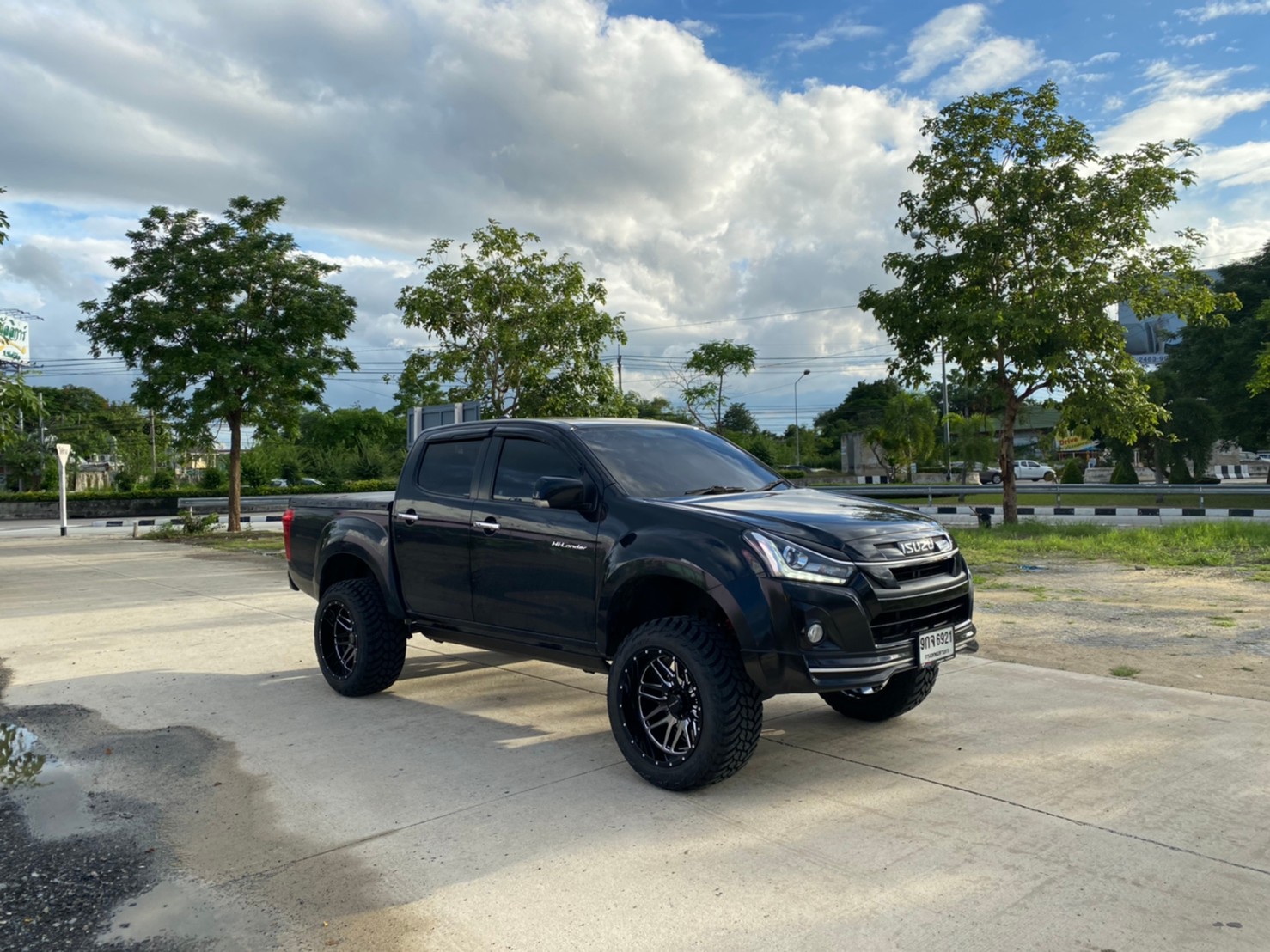 D-MAX จัดทรงเมกา ที่ STEP9 หล่อทุกลำ