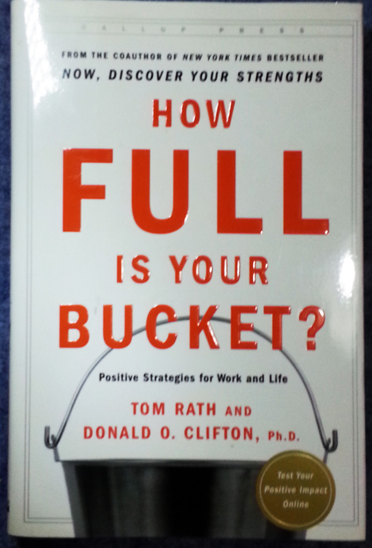 หนังสือ How Full is Your Bucket - Positive Strategies for Work and Life - Tom Rath and Donald O Clifton