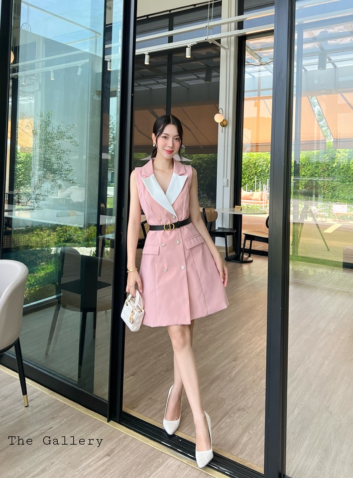 เดรสเบเซอร์กำมะหยี่เนื้อดีพรีเมี่ยม มาพร้อมเข็มขัดโล้โก้เข้าชุด สวยเริ่ดสุดในวันทำงานบอกเลยย.