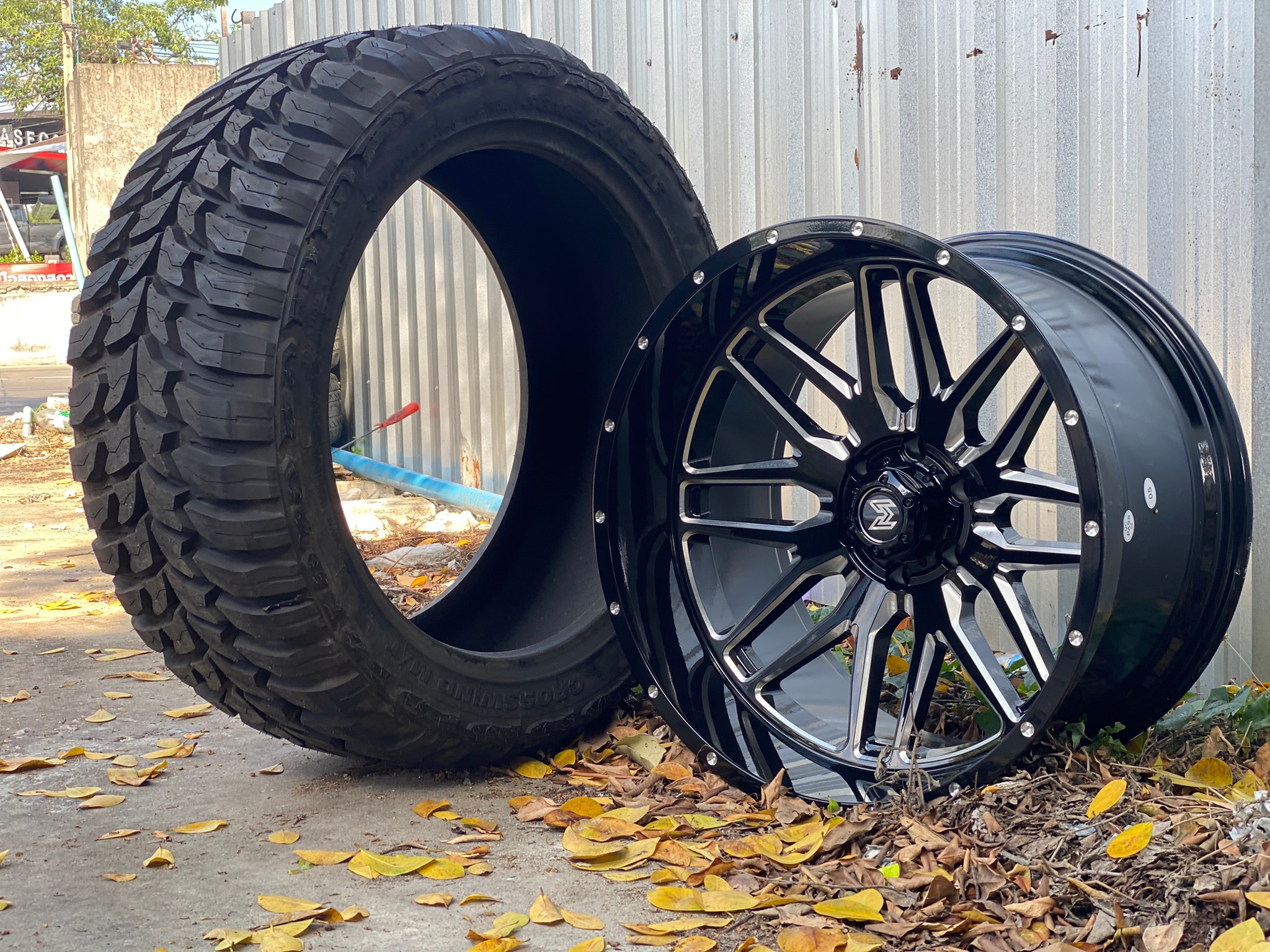 MAGNETIC 22x12 ET-44 CROSSWIND MT 33/12.5R22