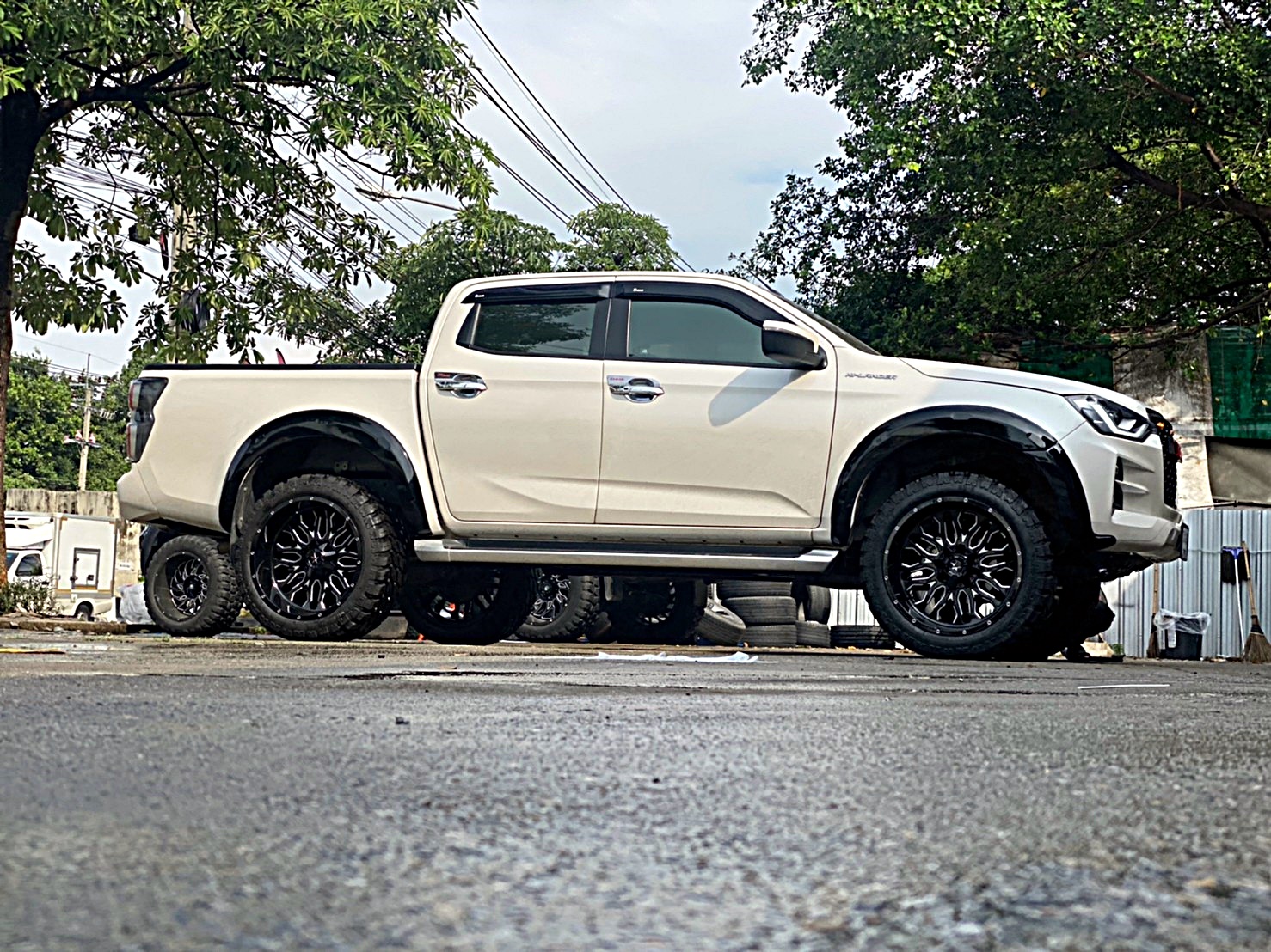 D-MAX ทรงเมกา มาไกลจากปราจีนบุรี