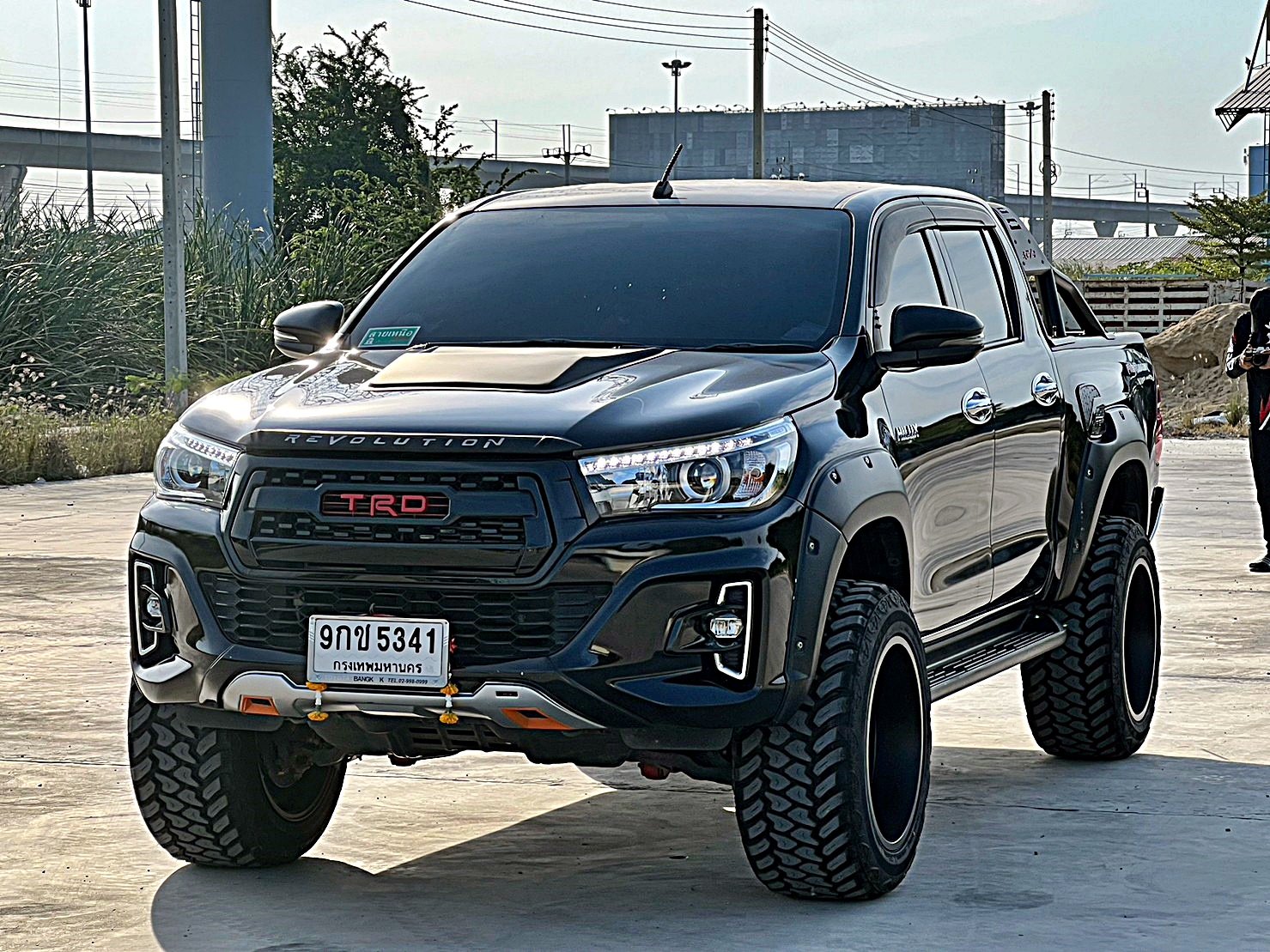 TOYOTA REVO แต่งทรงเมกาที่ STEP9