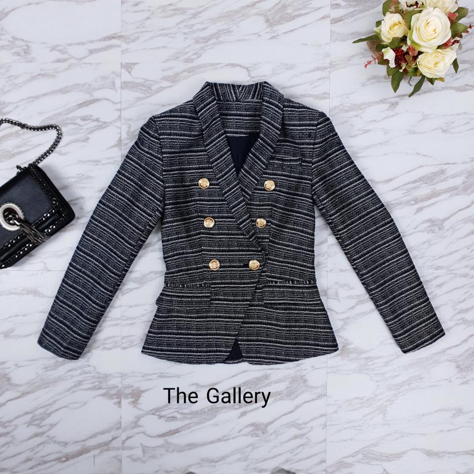 เสื้อเบเซอร์เนื้อผ้าทวีตชาแนล (Tweed)ทั้งยังคลาสสิคหรูหราตอบโจทย์สาวๆทุกสไตล์ จะแมตซ์ลุคกับกระเป๋าและรองเท้าตามสไตล์ หรือจะใส่ไปเที่ยวต่างประเทศก็คือเก๋สุด ห้ามพลาดเลย