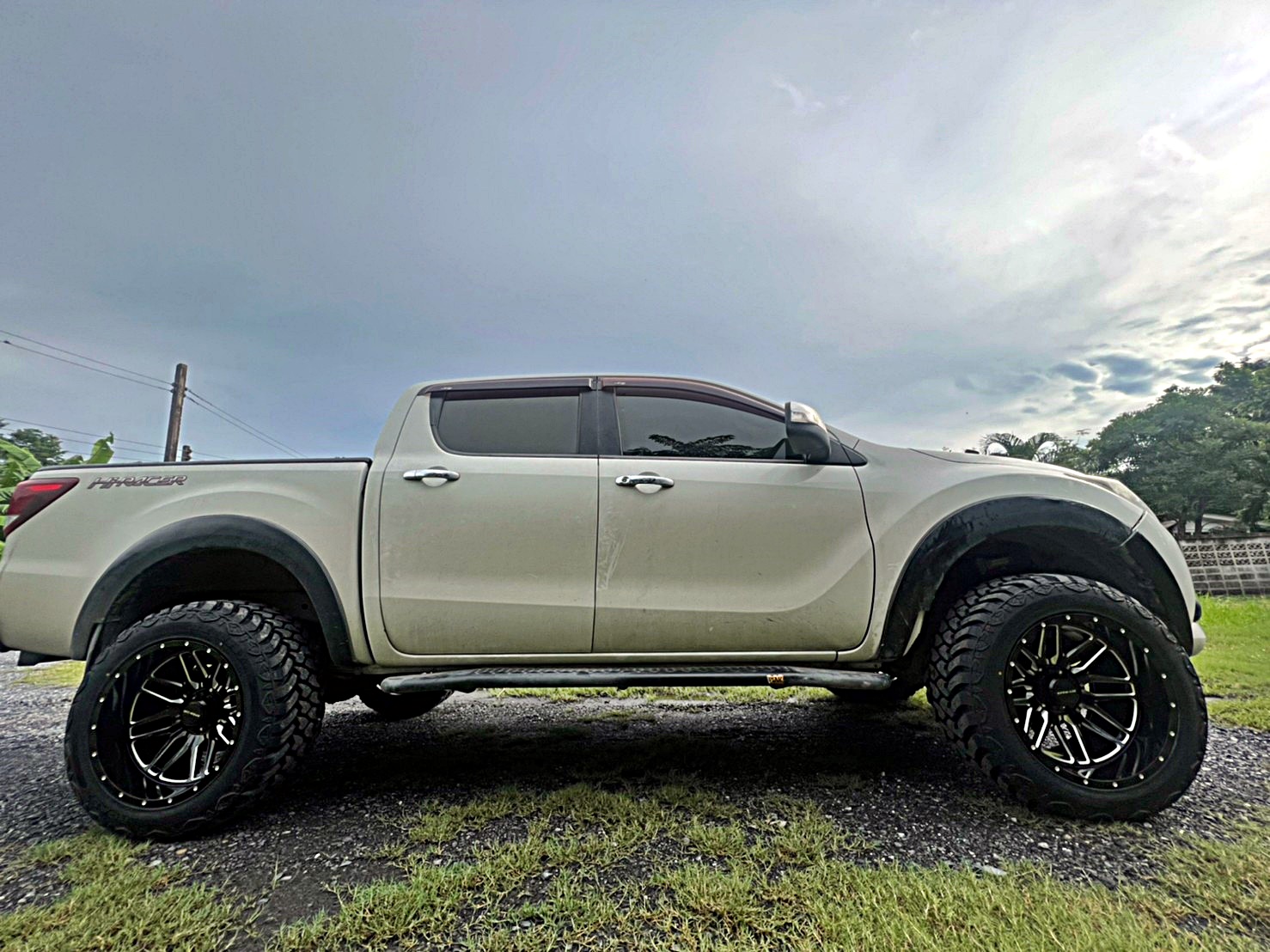 ตัวอย่างการแต่งรถแนวเมกา สำหรับ MAZDA