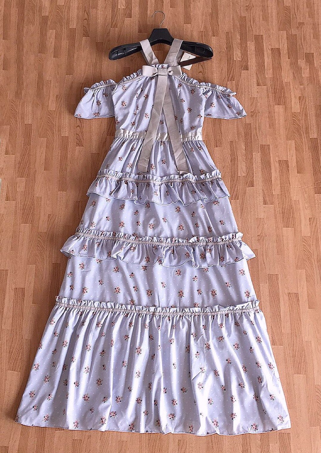 เดรสยาวแต่งโบว์น่ารัก