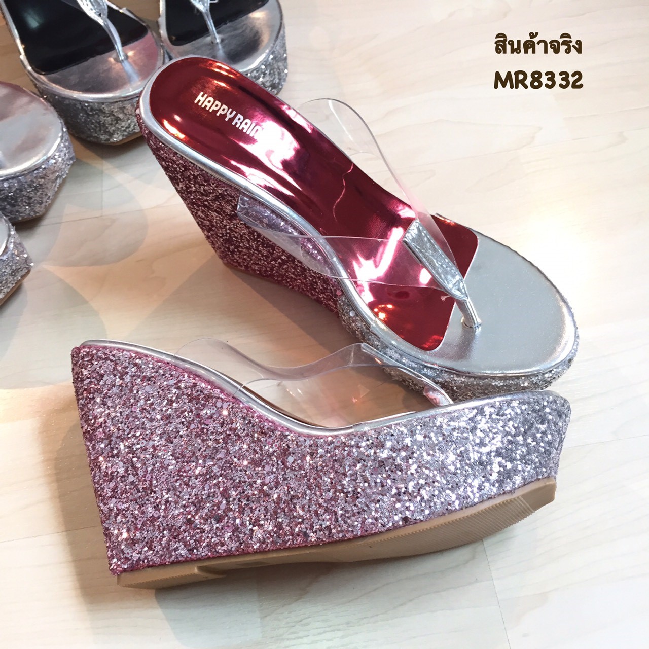 รองเท้าส้นเตารีด มีกลิตเตอร์วิบวับ