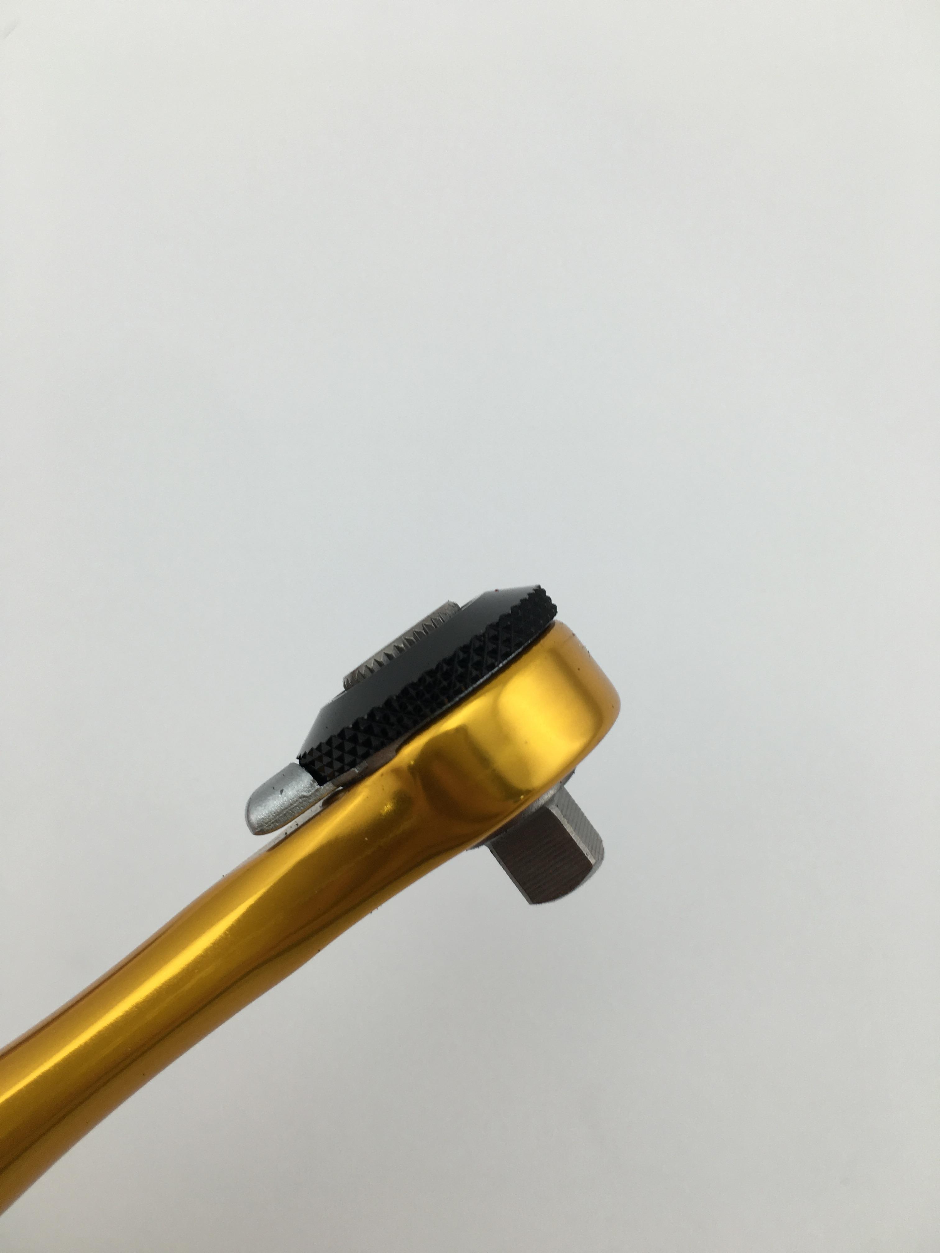 บ๊อกชุดรู 1/4 และดอกไขควงตอก 27 ตัวชุด ยี่ห้อ Sunkey