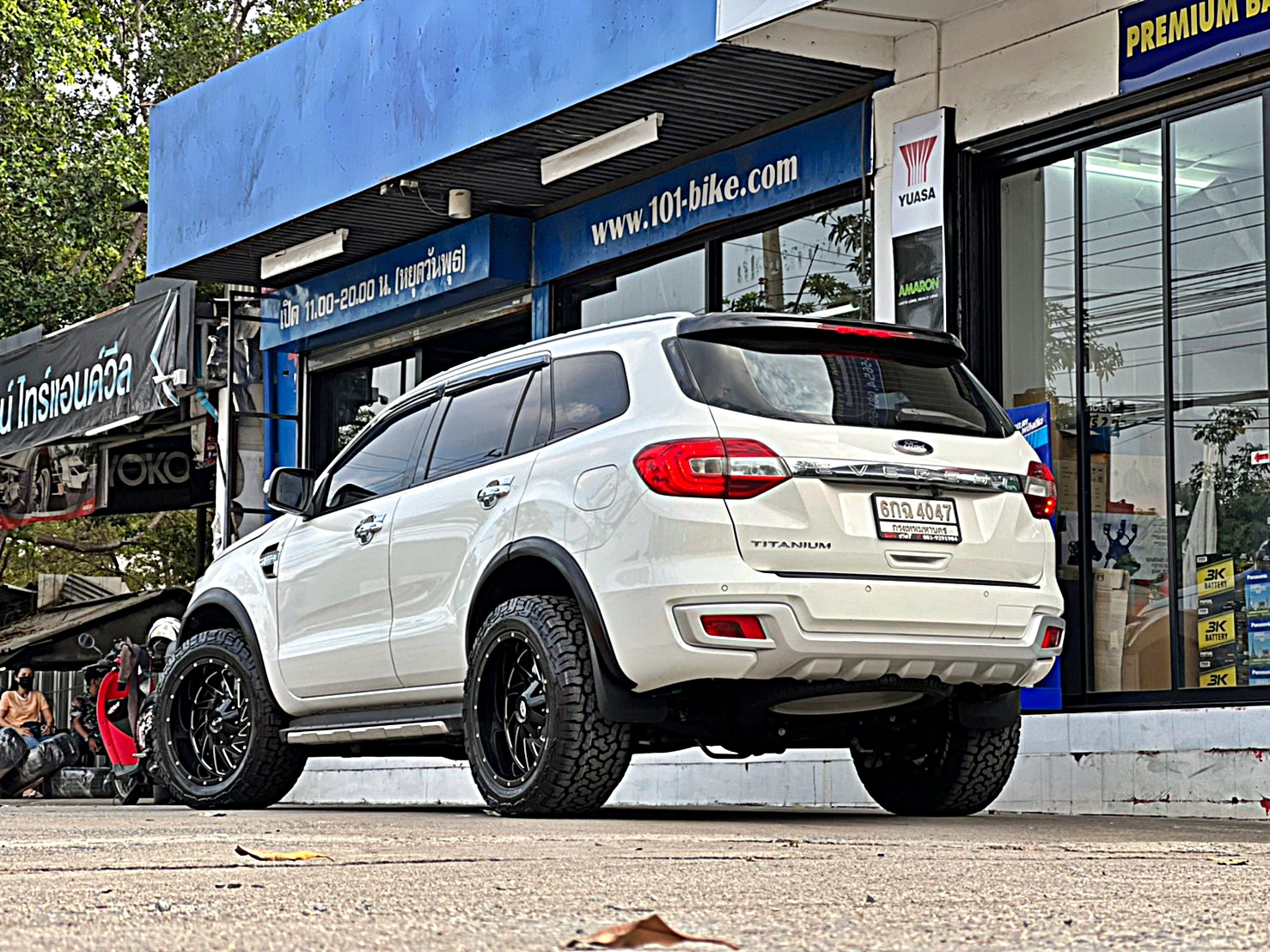 FORD EVEREST แบบไม่ยก