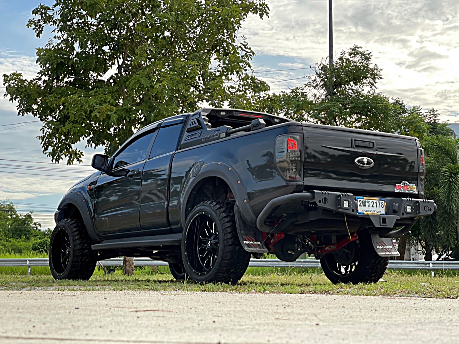 FORD RANGER จัดทรงเมกา ขอบ22 ที่ STEP9