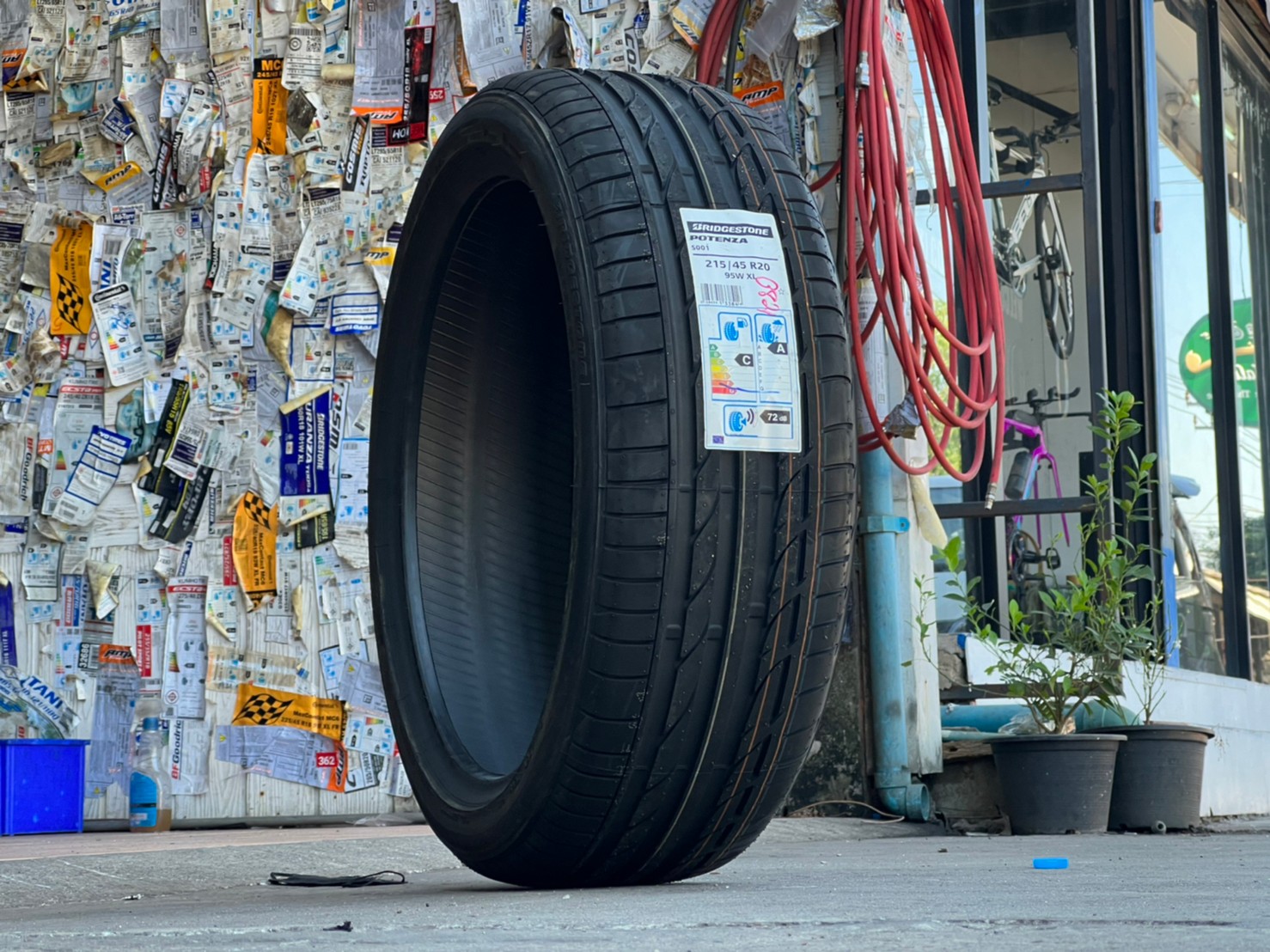 BRIDGESTONE S001 215/45-20 สำหรับ BMW I8