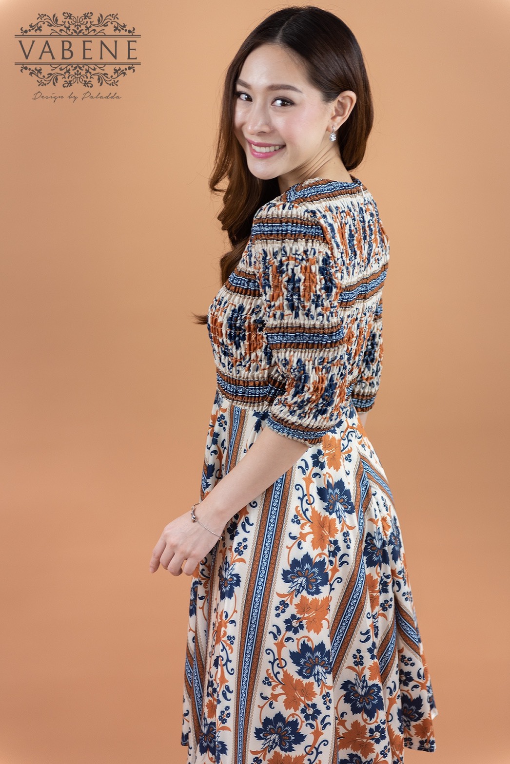 เดรสแขนสามส่วน