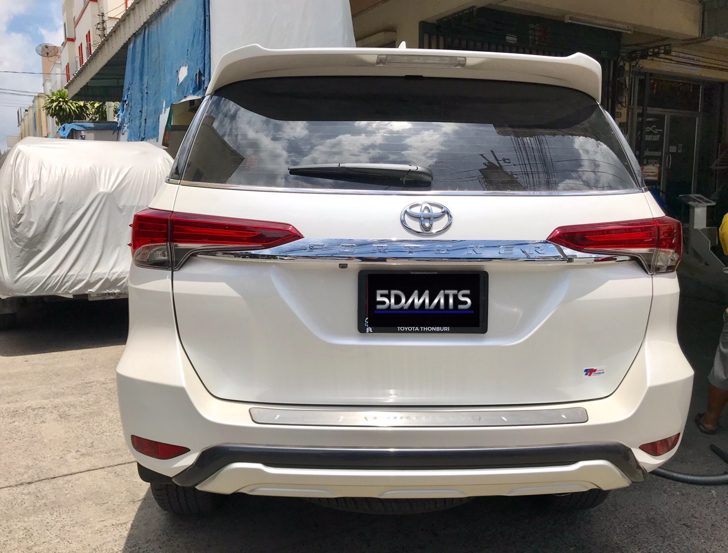 พรมปูพื้นรถยนต์5D All new fortuner ลาย RICH สีกาแฟ เต็มคัน (เสริมใยดักฝุ่น)