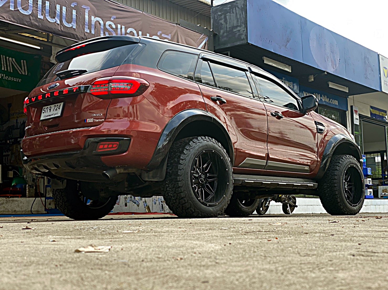 FORD EVEREST จัดทรงเมกาที่ STEP9