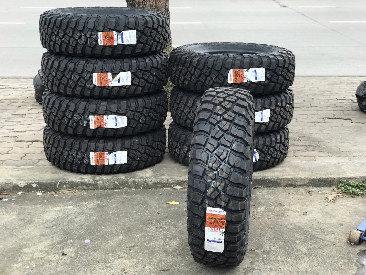BF GOODRICH 235/85-16 KM3 ราคาถูก ต้อง STEP9 เท่านั้น