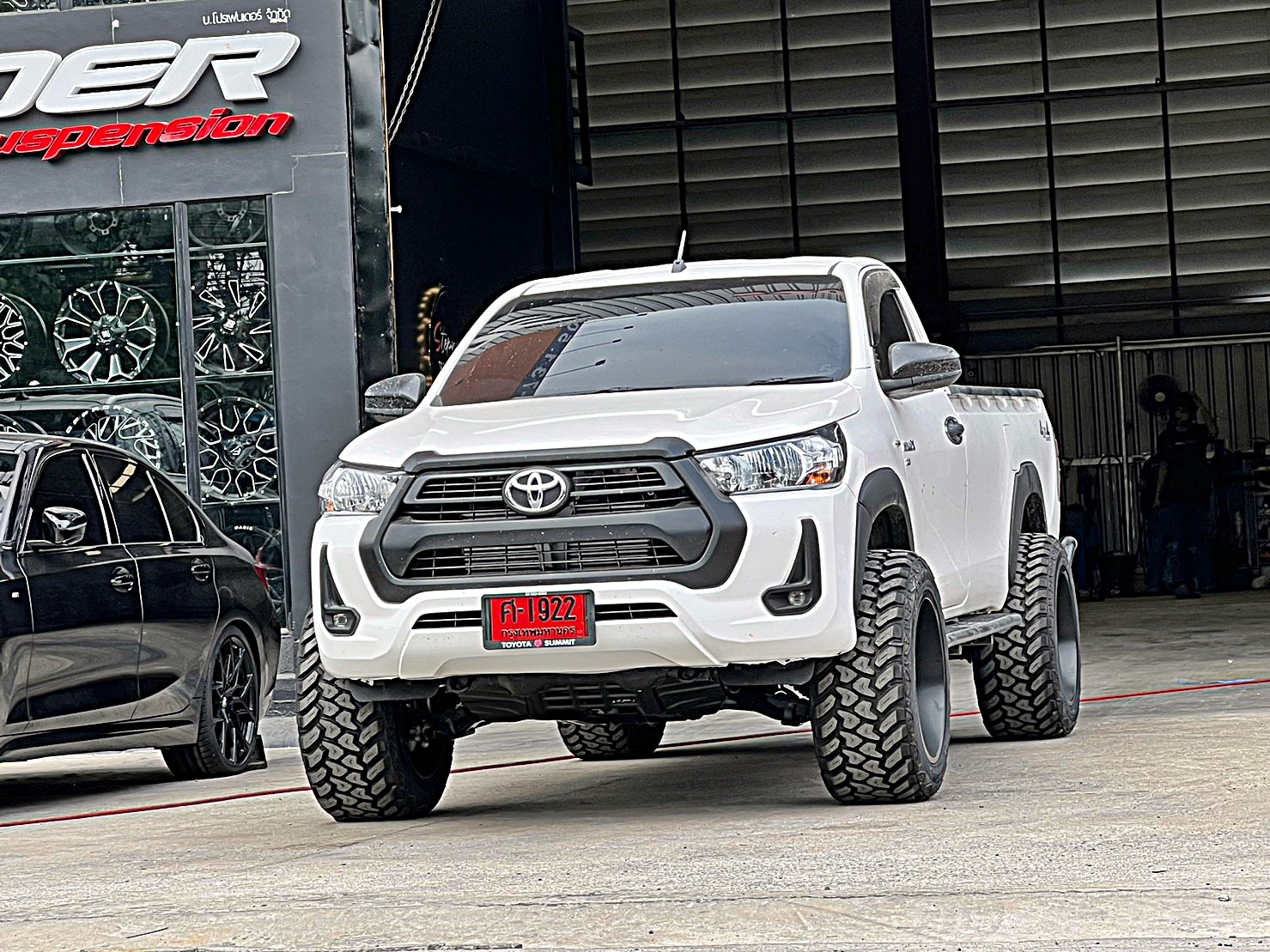 TOYOTA REVO แต่งทรงเมกาที่ STEP9