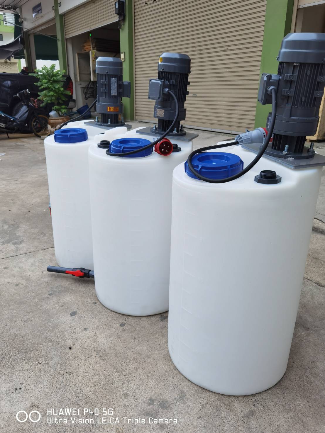 ถังผสม(PE)น้ำยา + พร้อมมอเตอร์หัวปั่น ขนาด 300 ลิตร