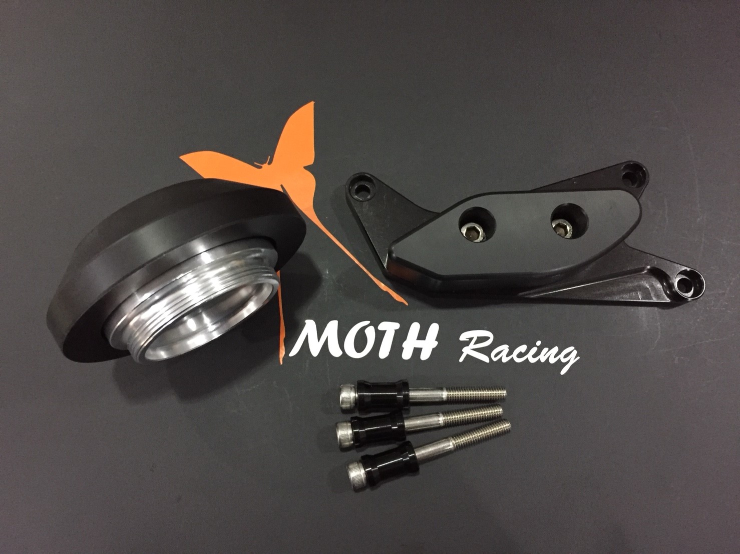 กันแคร้งเครื่อง engine sliders L/R สำหรับ GSX-R1000 K5-K6 แบร์น Mothracing(65) ดำ